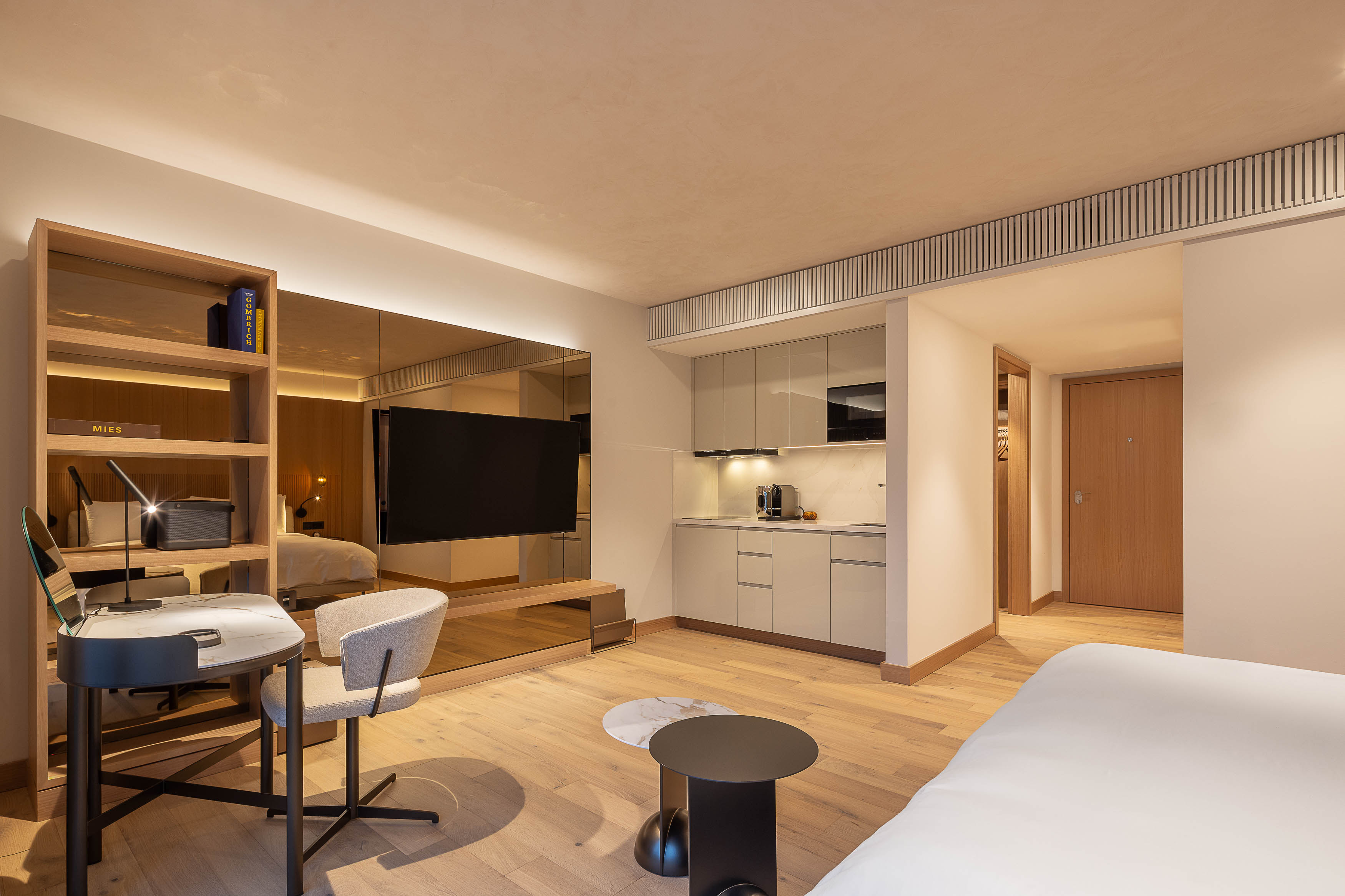 Studio King Size Bed