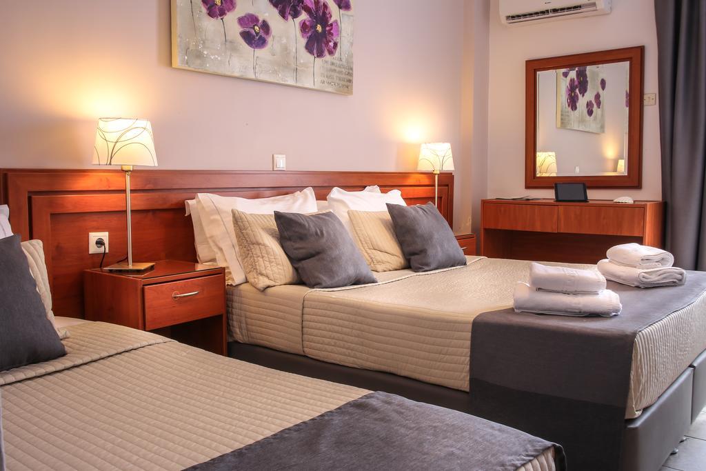 Family Room Garden View