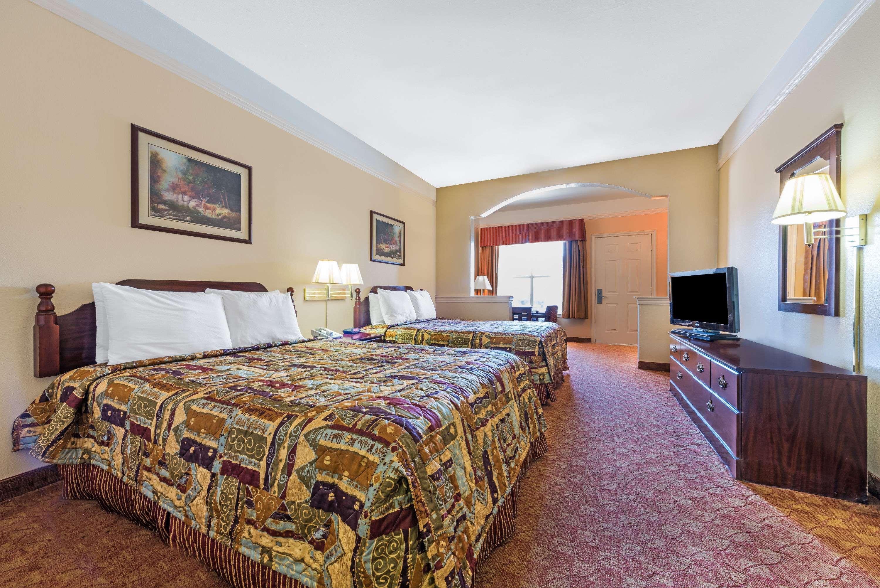 Quadruple Two Queen Beds