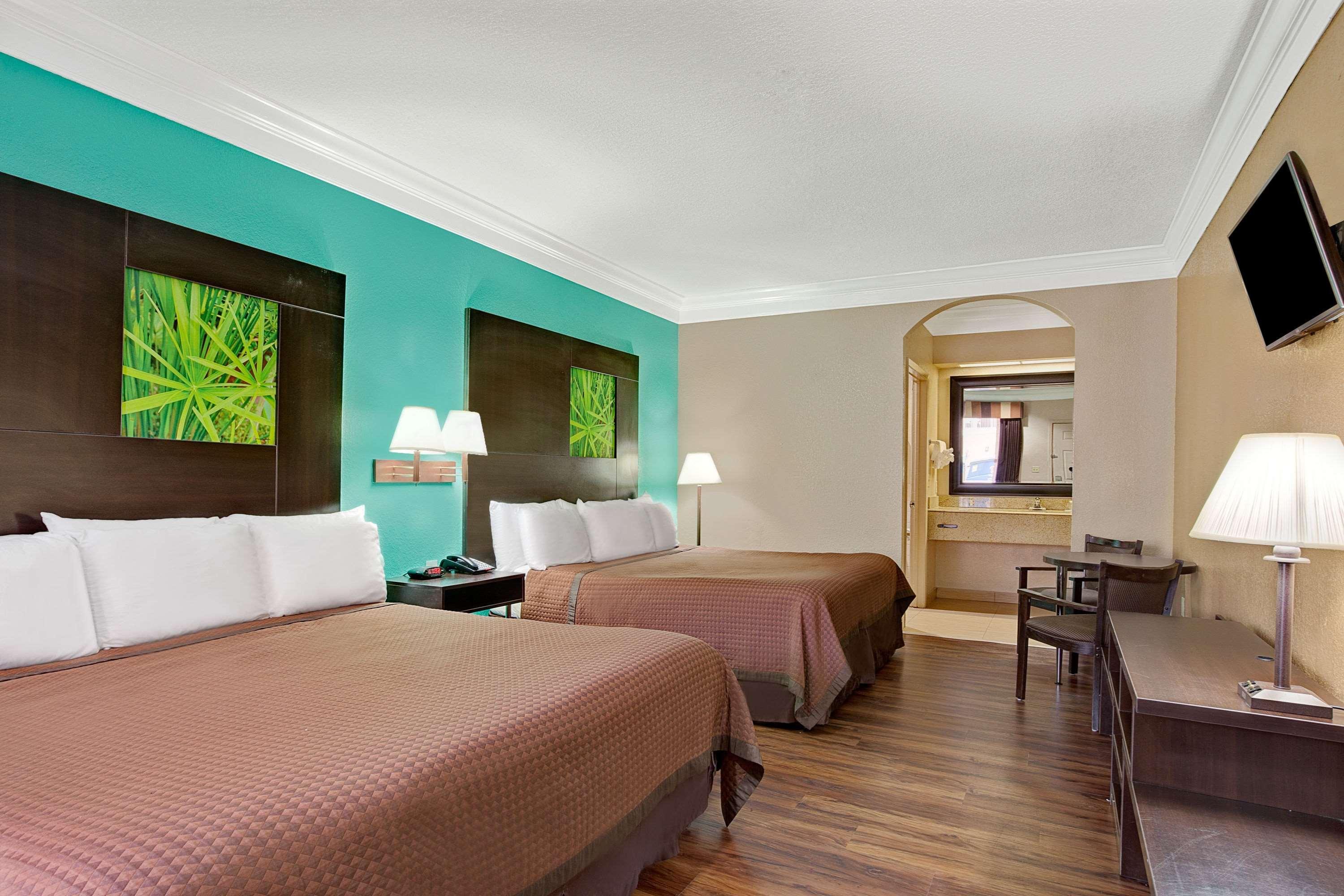 Quadruple Two King Beds