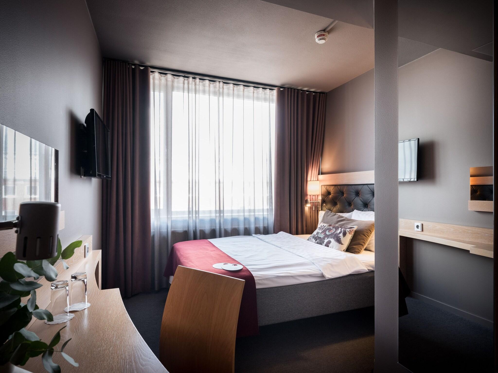 Double Queen Size Bed