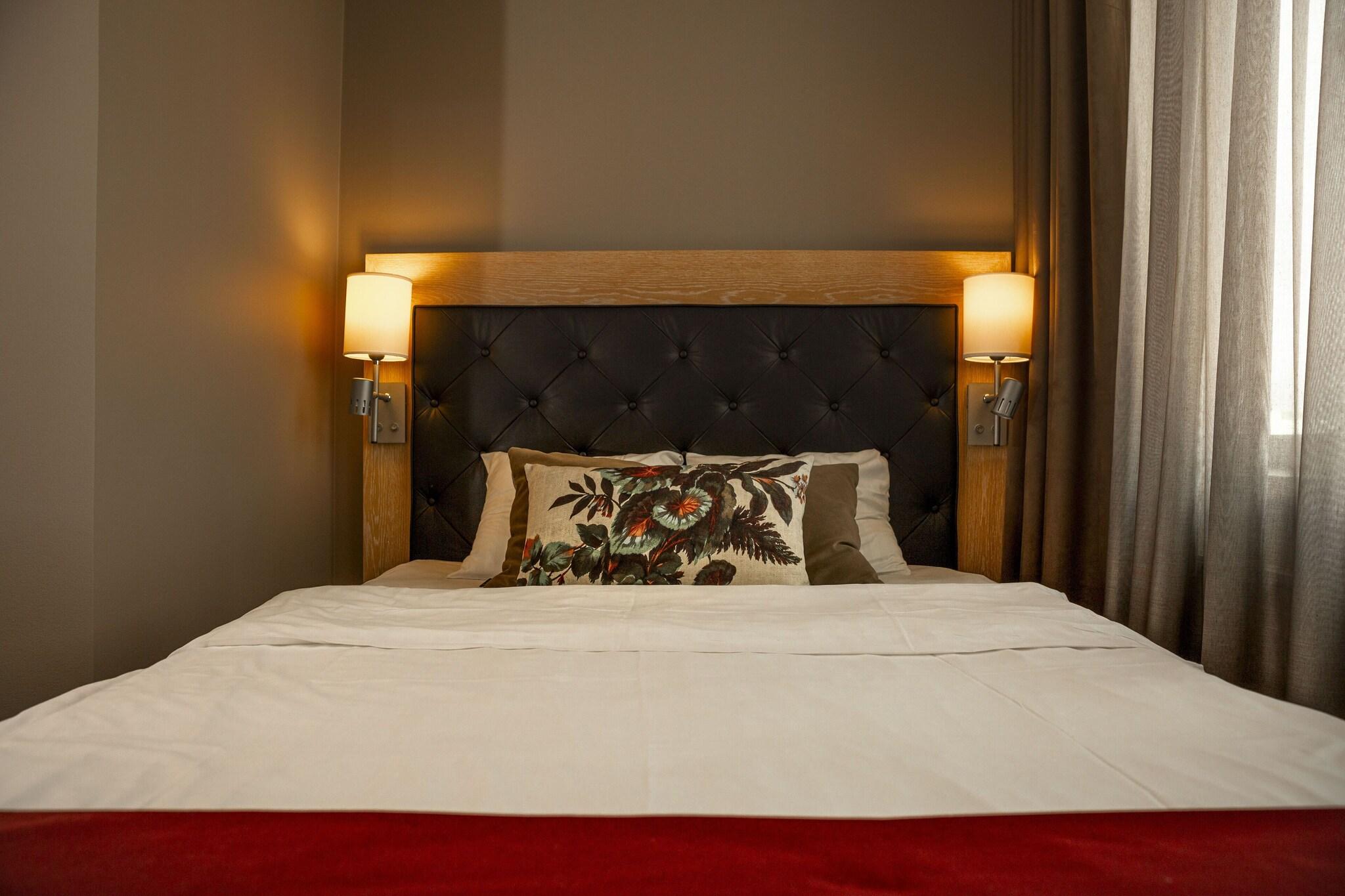 Double Queen Size Bed