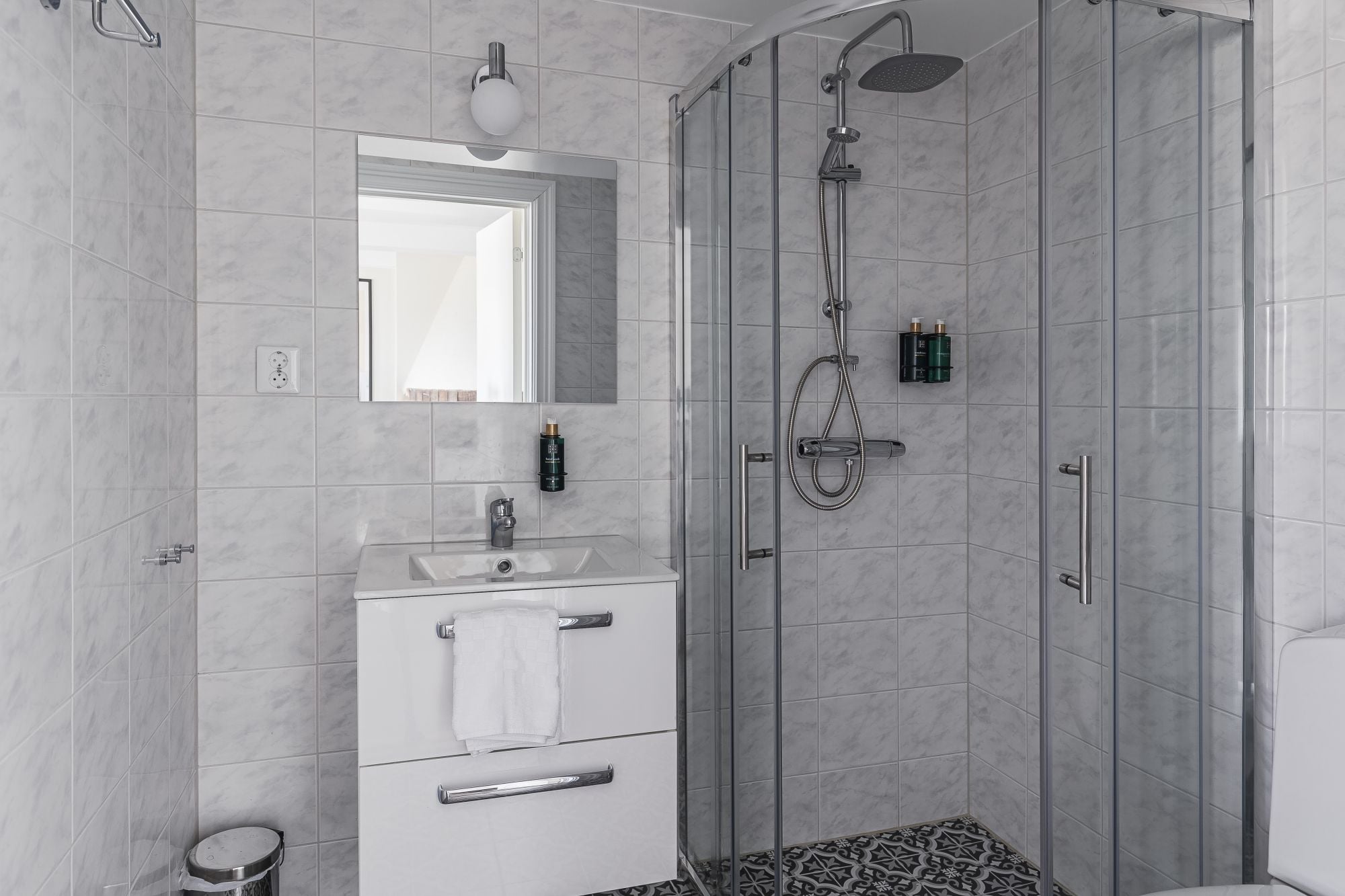 Double Deluxe One Bed