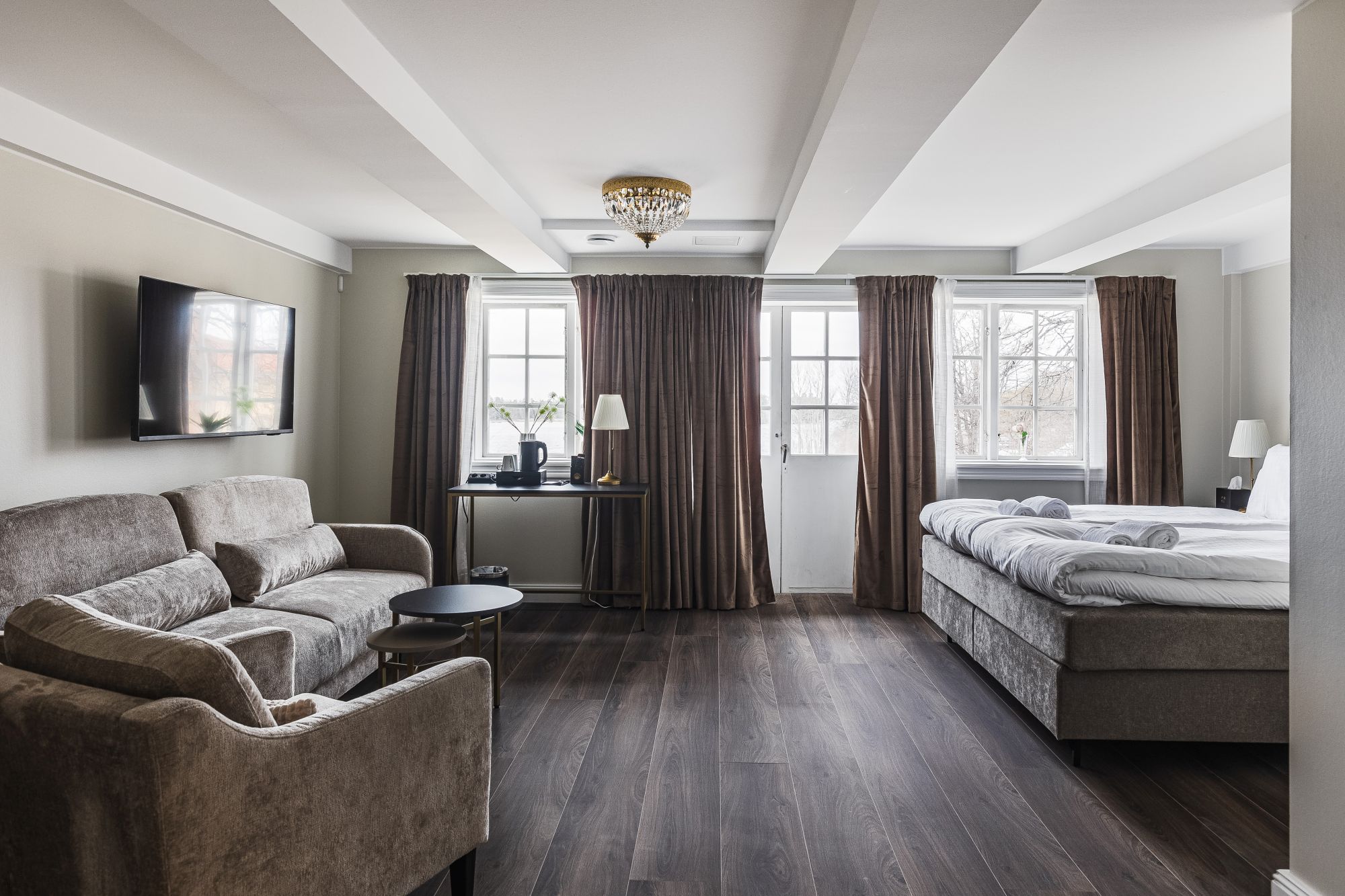 Double Deluxe One Bed