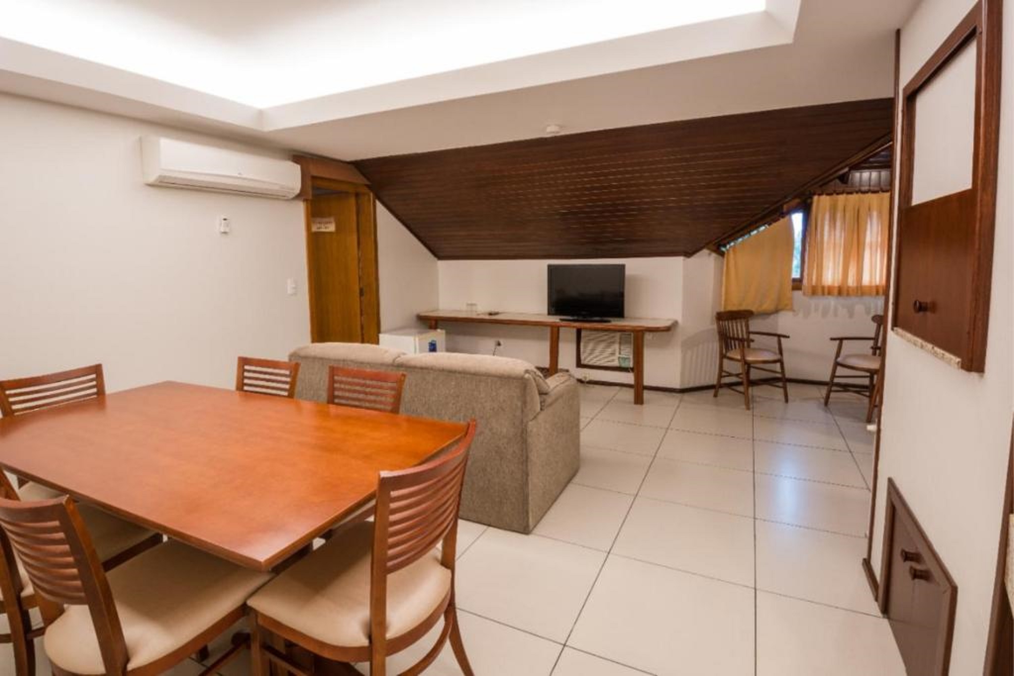 Family Room Capacity 4