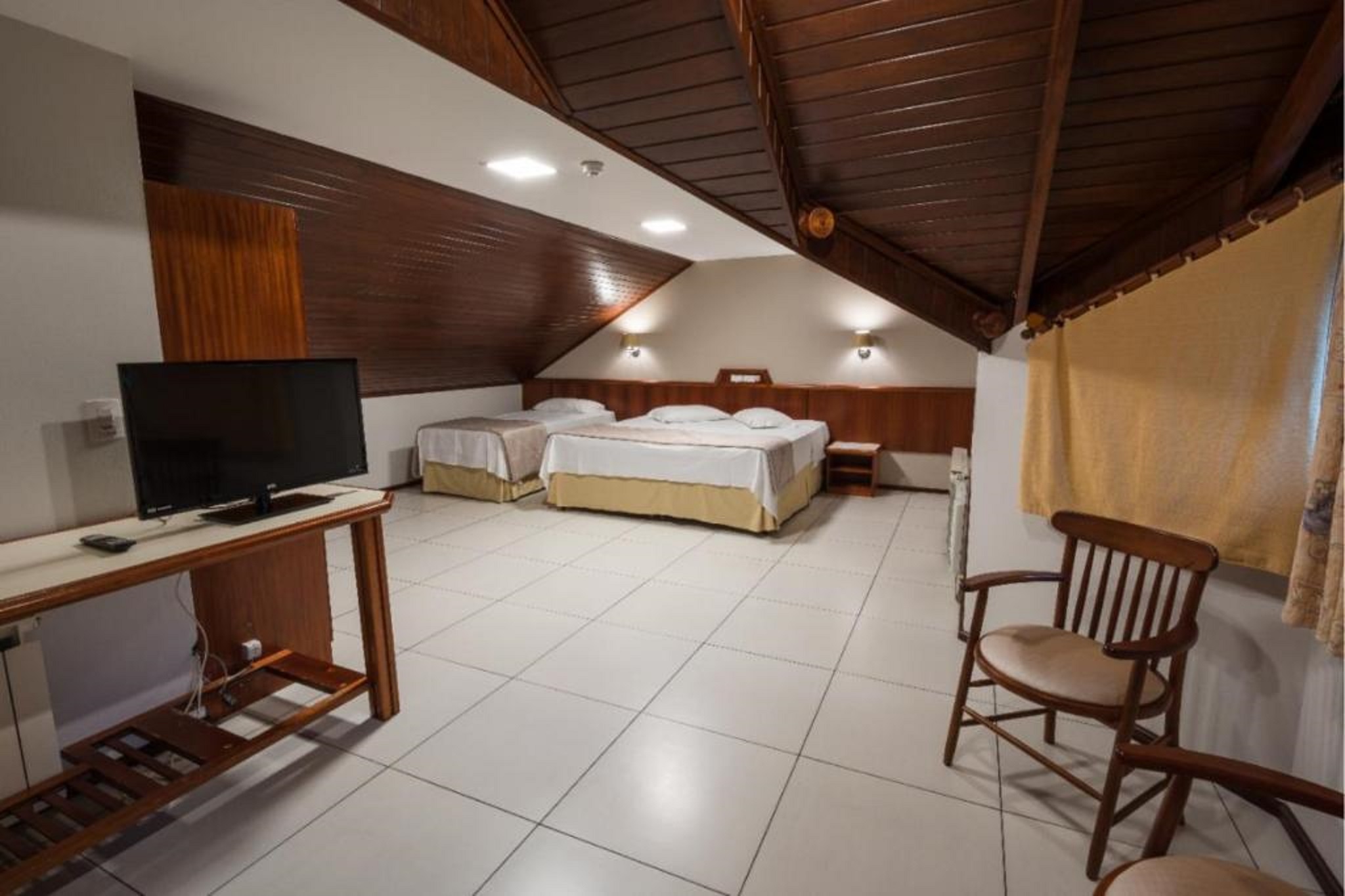 Family Room Capacity 4