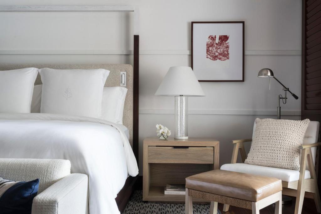 Double Partial Ocean View King Bed