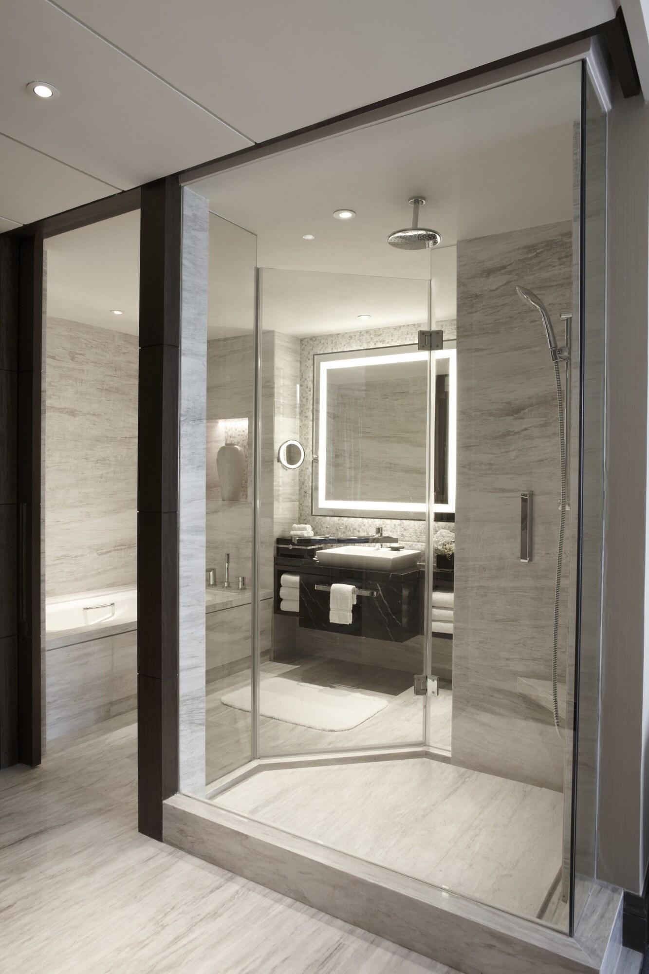 Double Deluxe King Bed