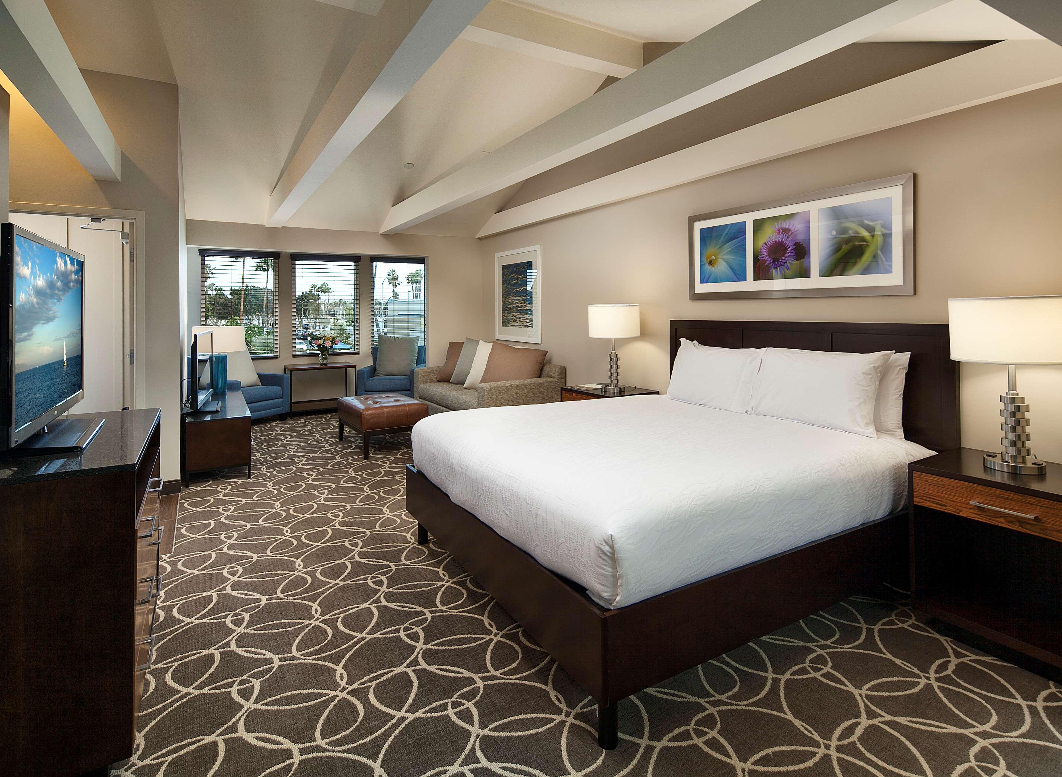 Bungalow King Size Bed