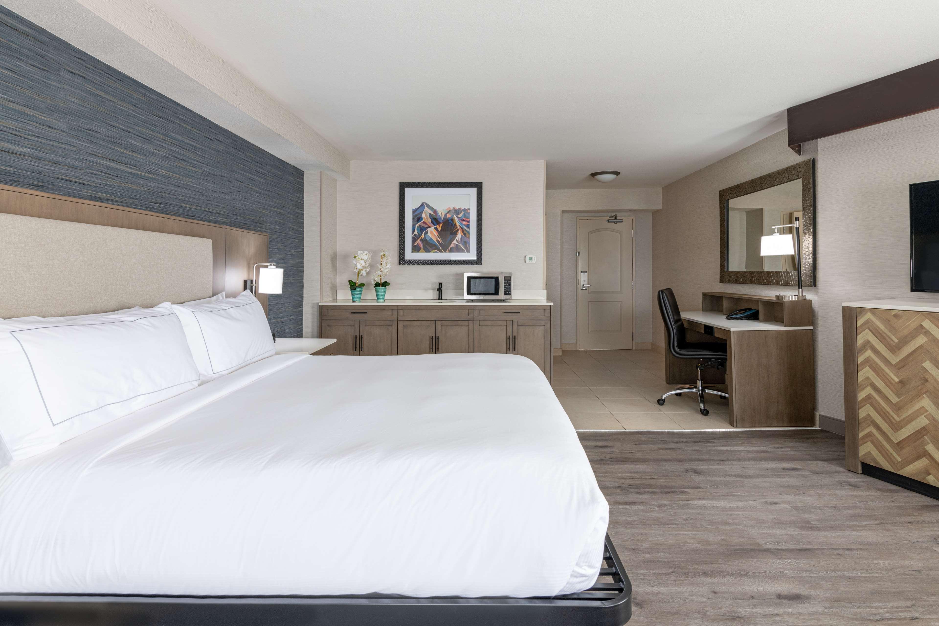 Double Deluxe King Bed