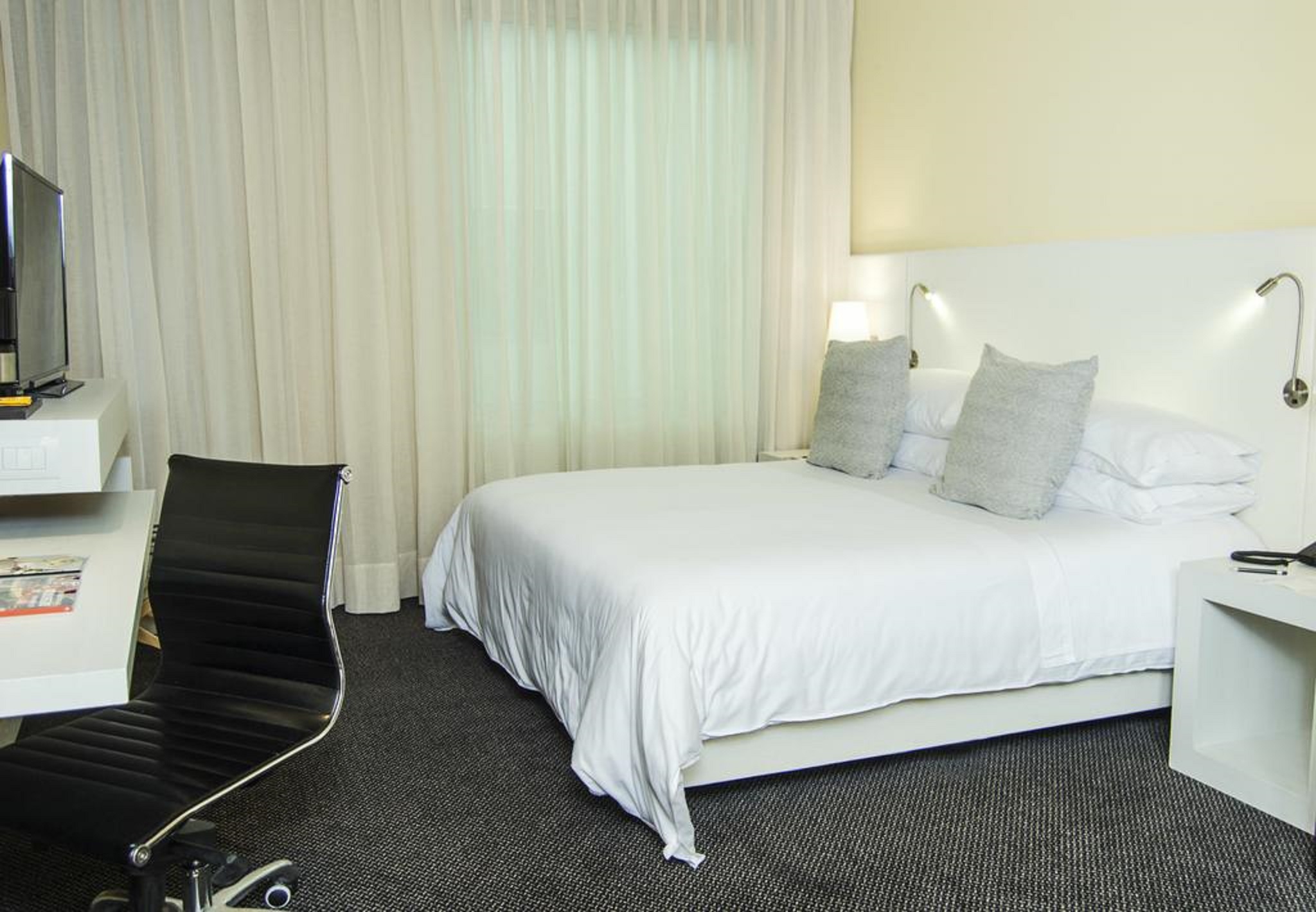 Single Superior Queen Bed