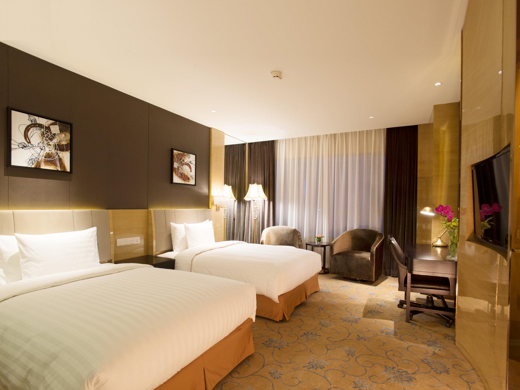 Double Club King Bed