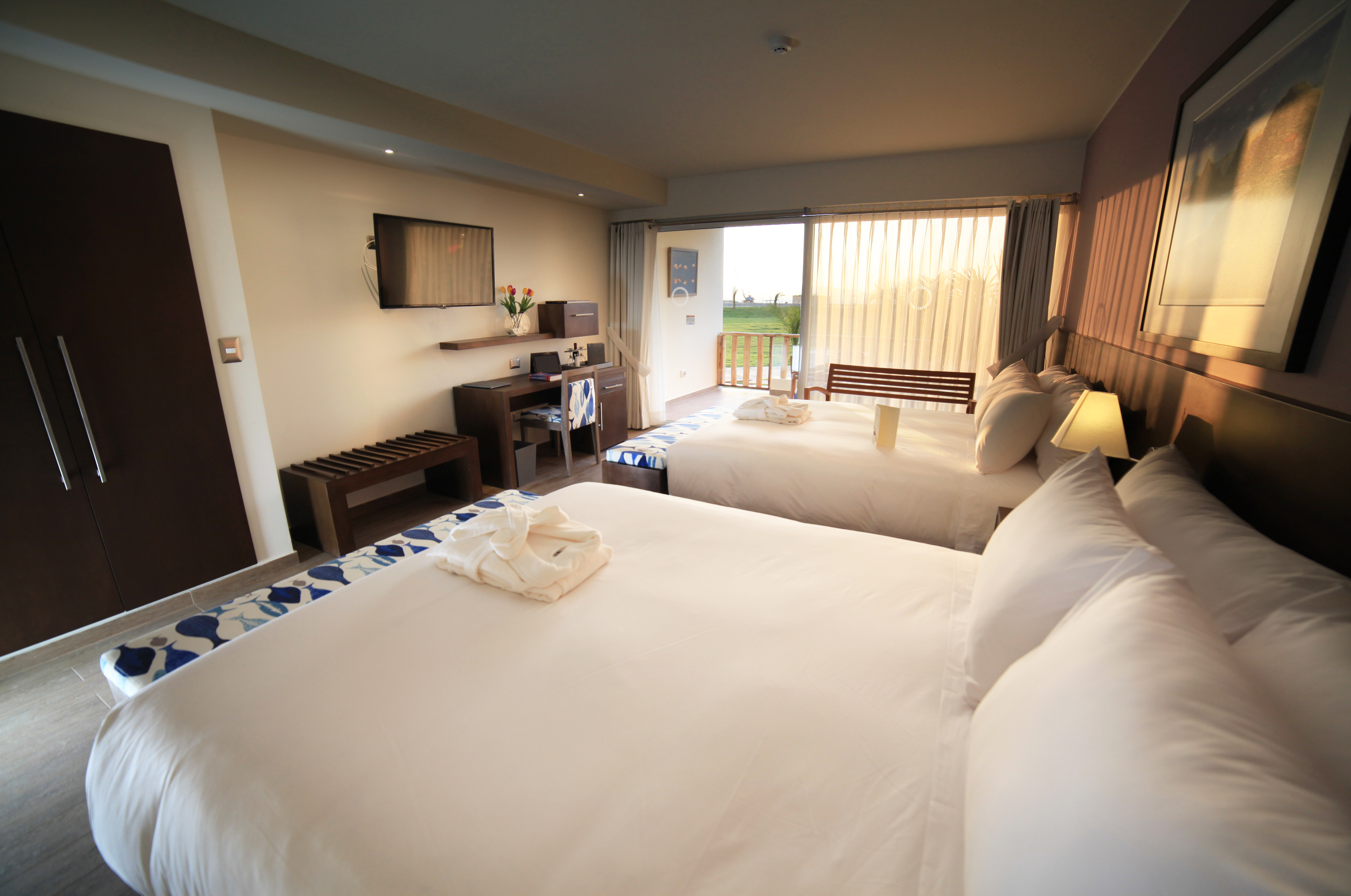 Twin Deluxe Two Queen Beds