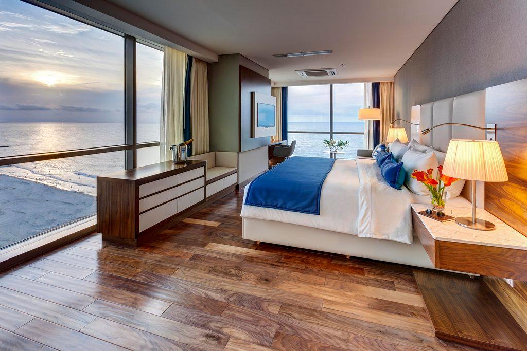 Suite Ocean View King Bed