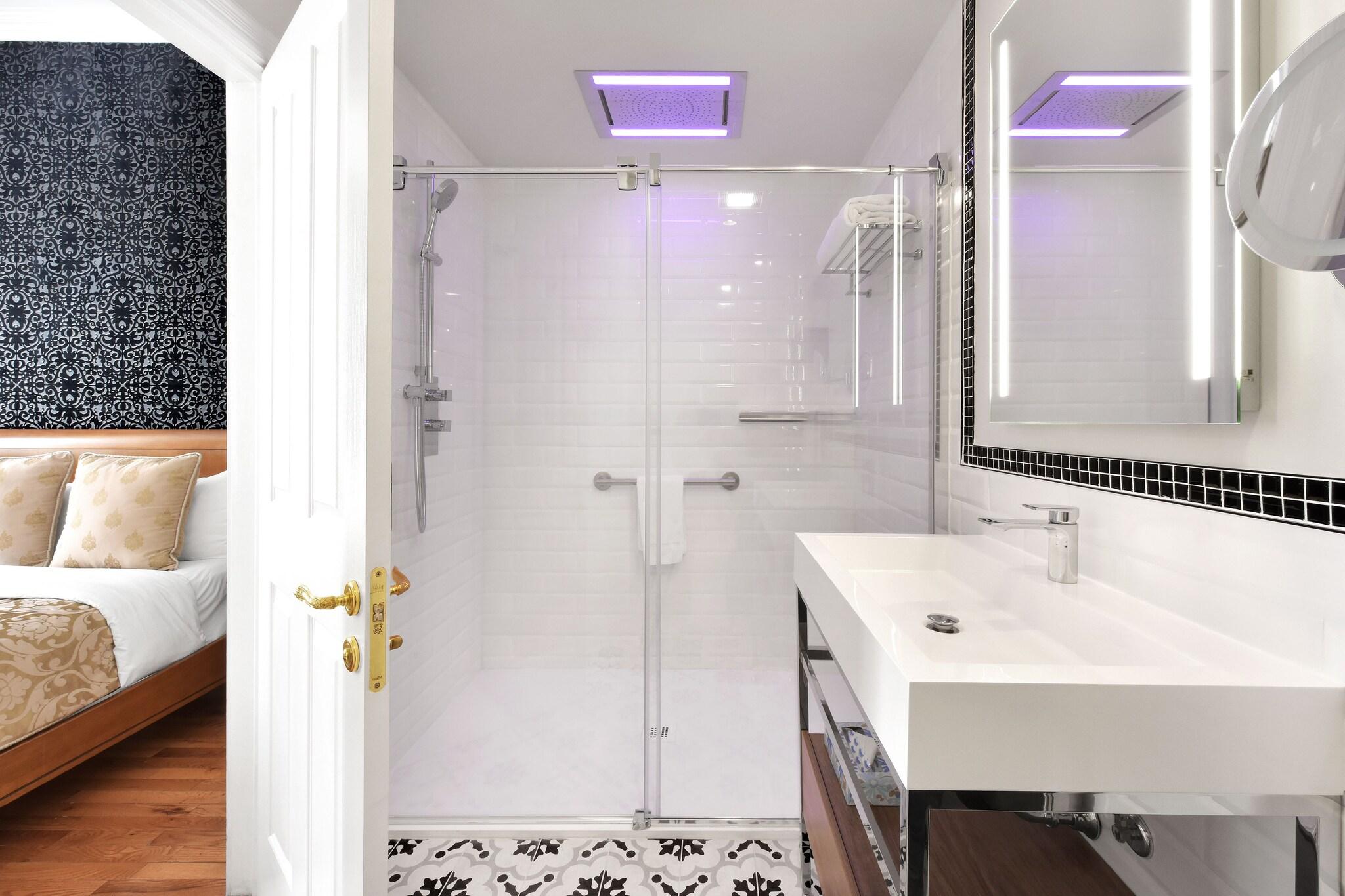 Double Deluxe King Bed