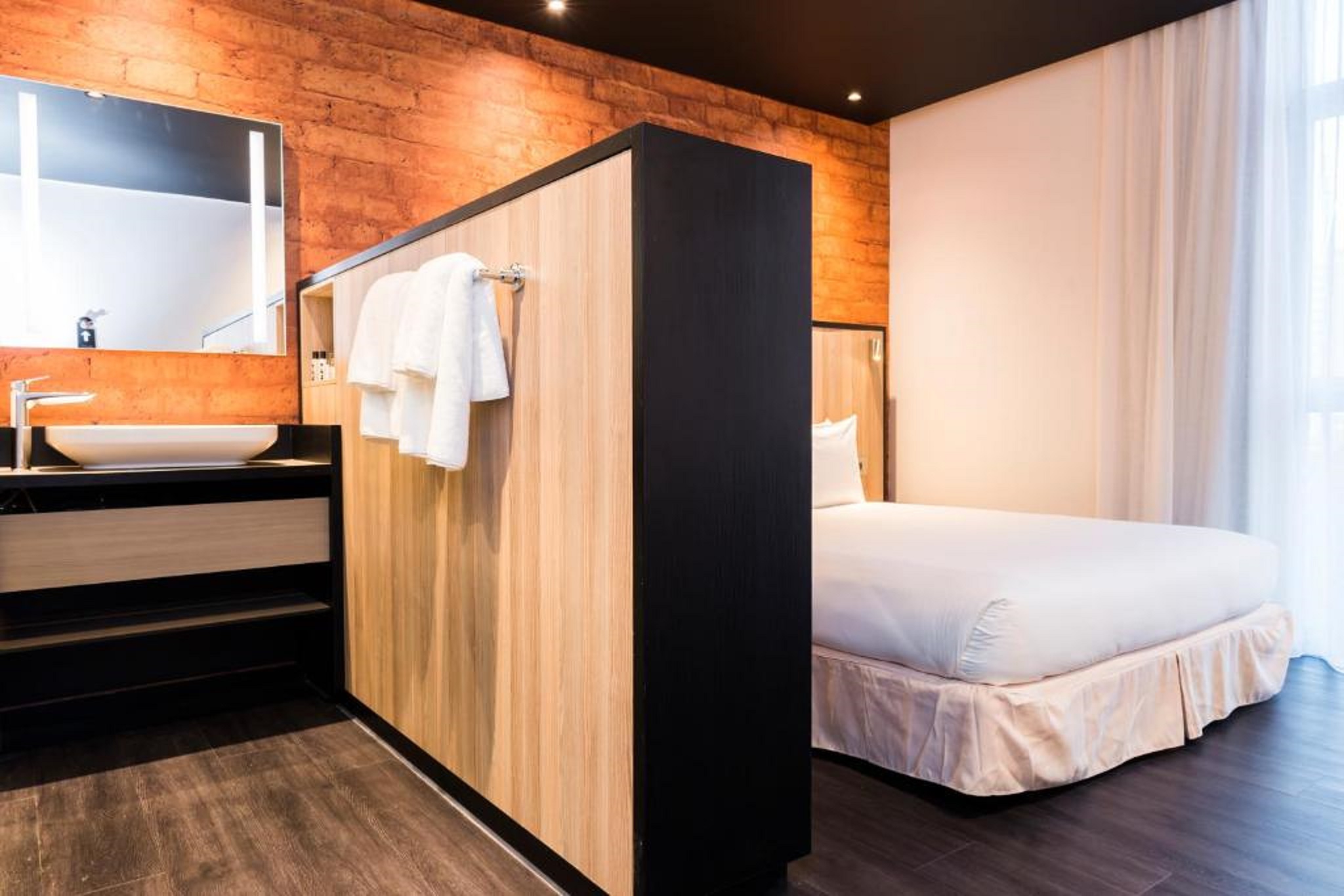 Cabin Queen Size Bed