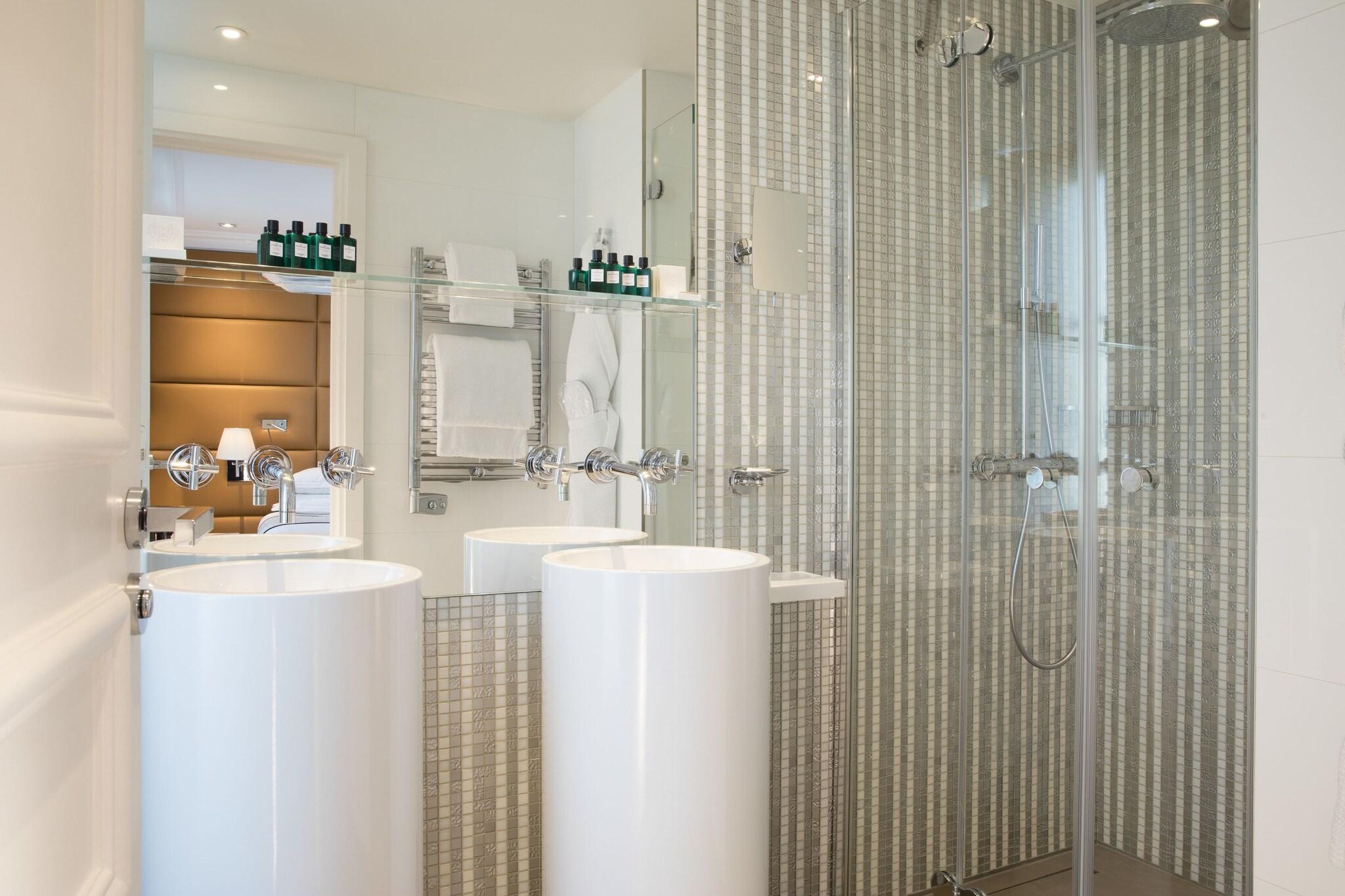 Double Queen Size Bed