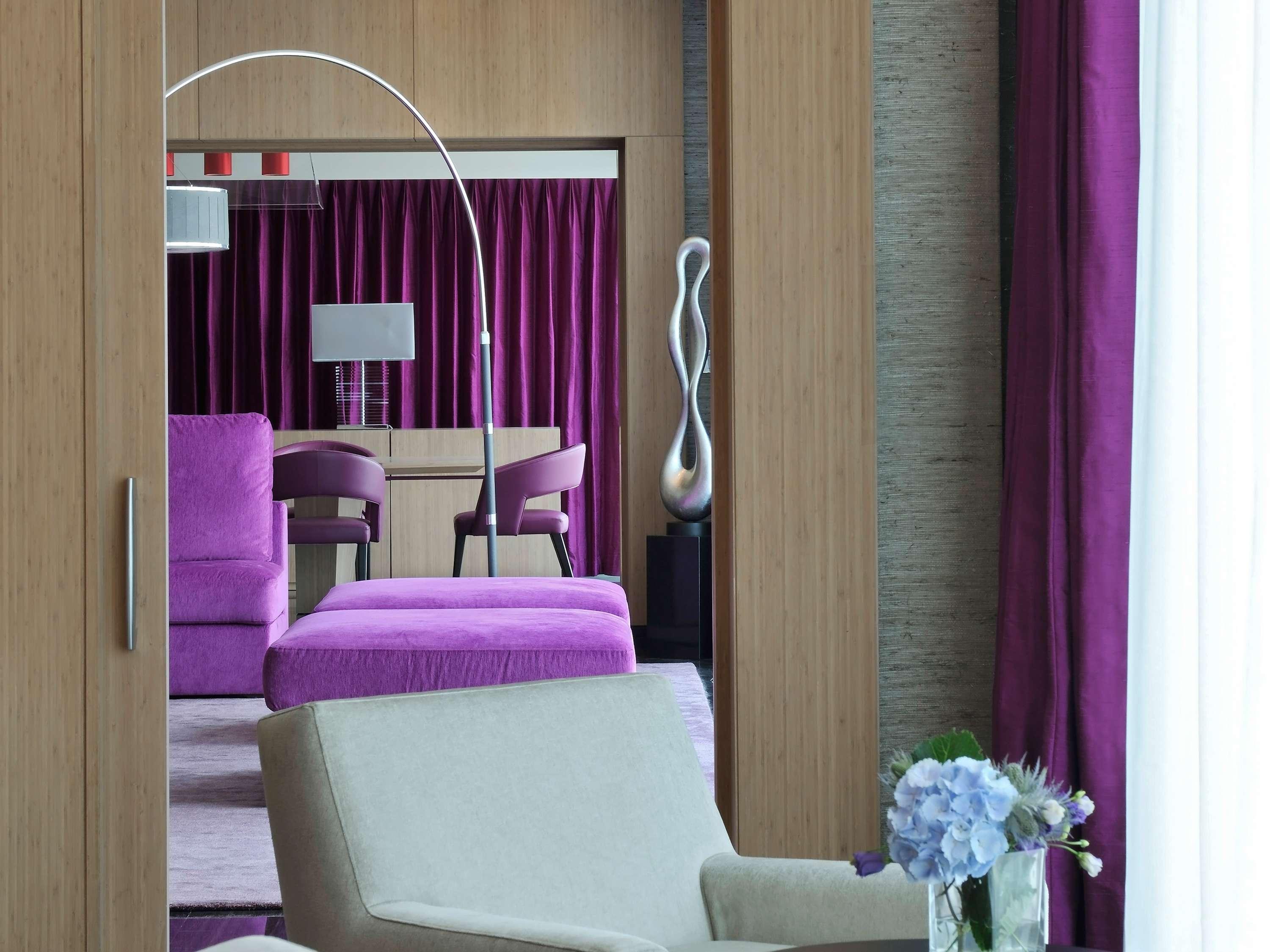 Suite King Size Bed