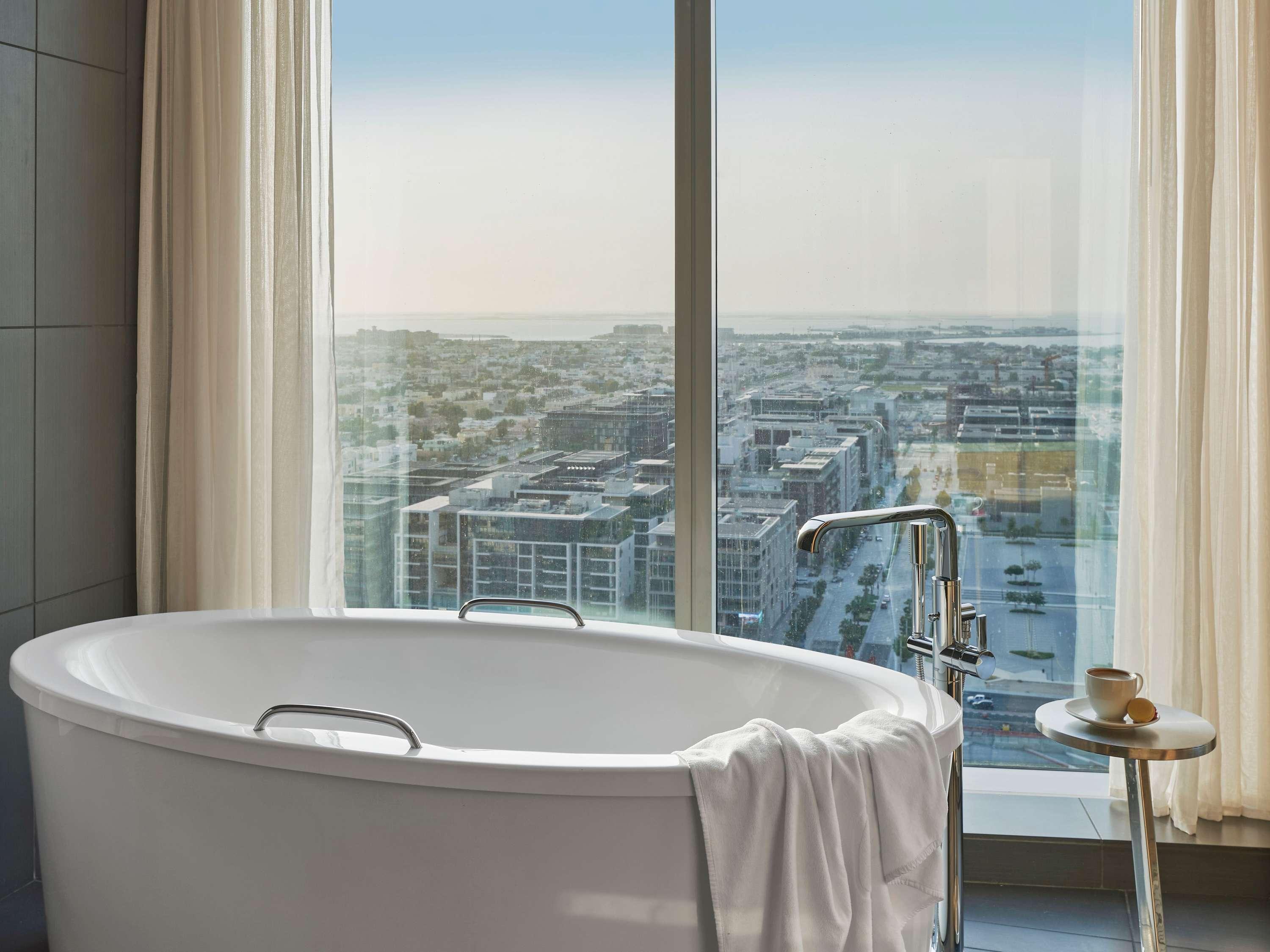Suite Deluxe King Bed