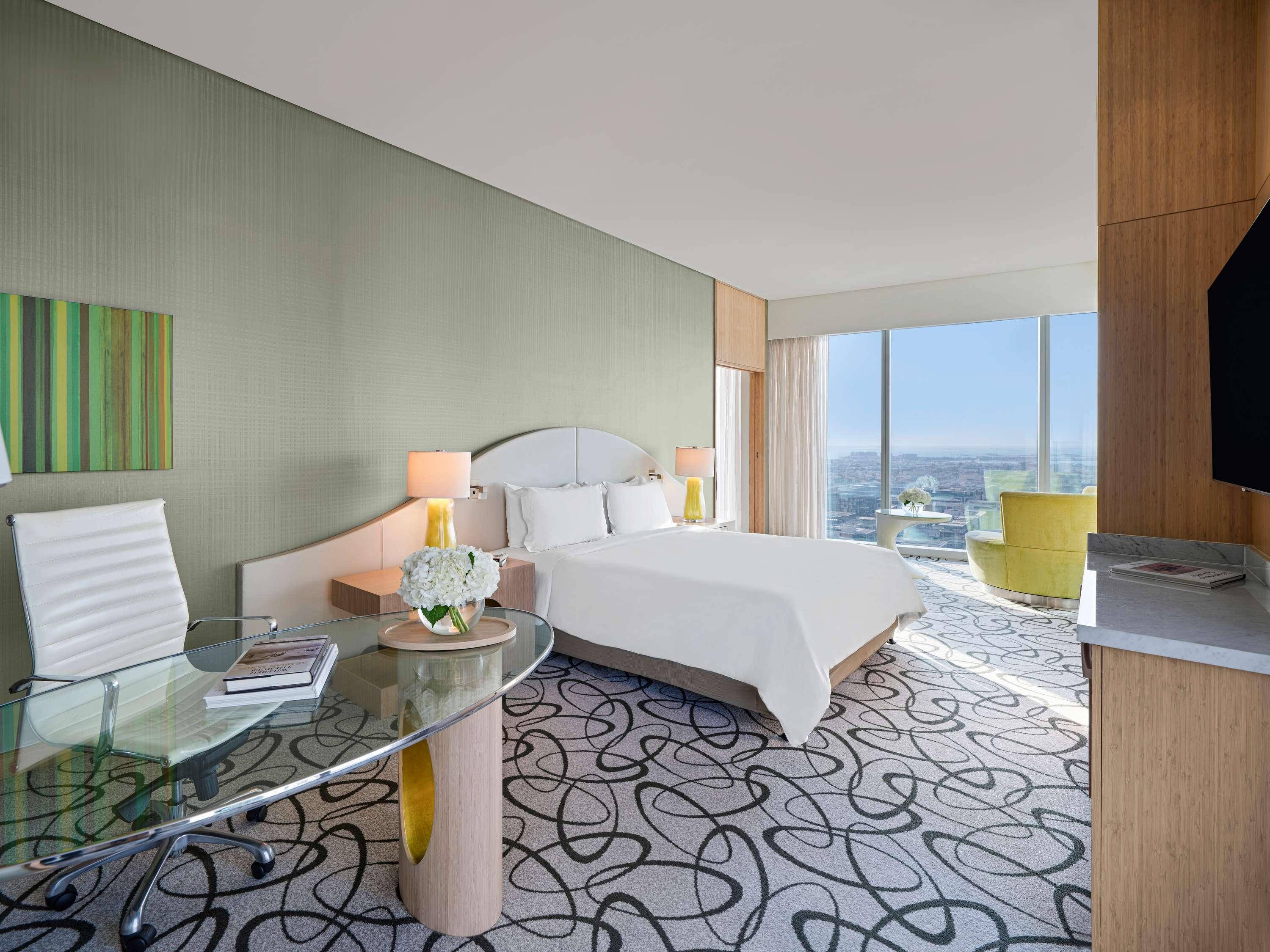 Suite Deluxe King Bed