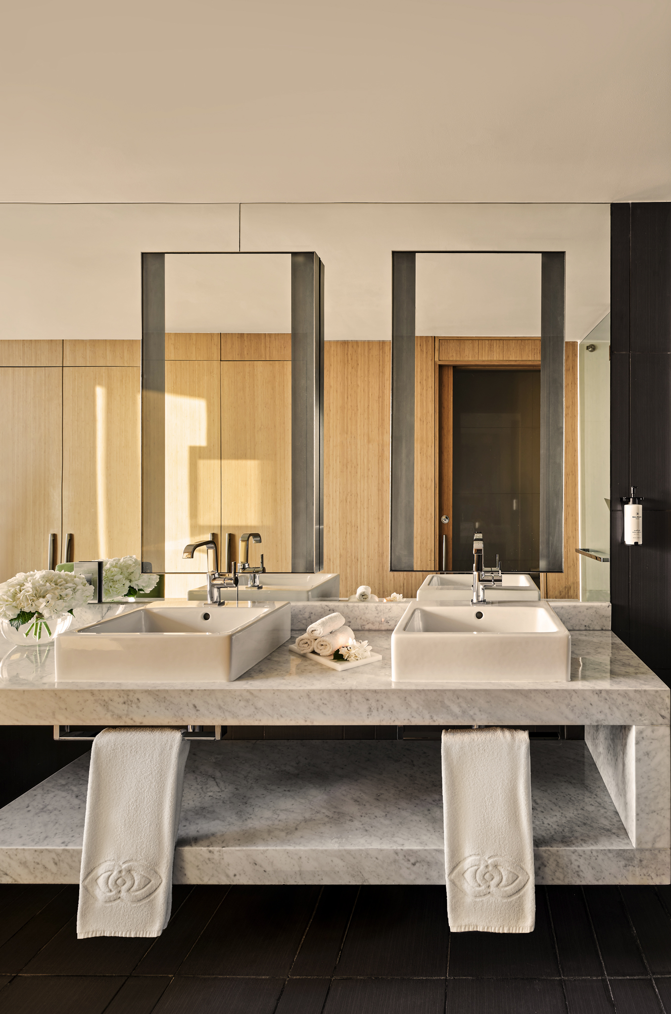 Double Deluxe King Bed