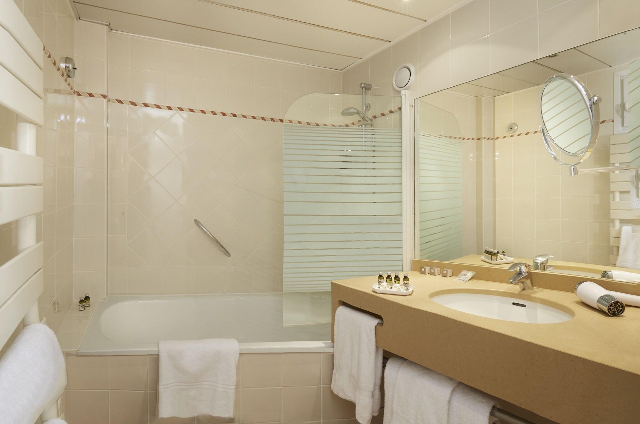 Double Connecting Room