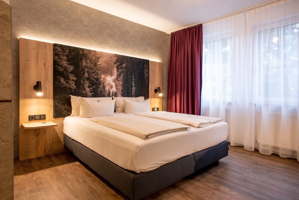 Double Deluxe One Bed