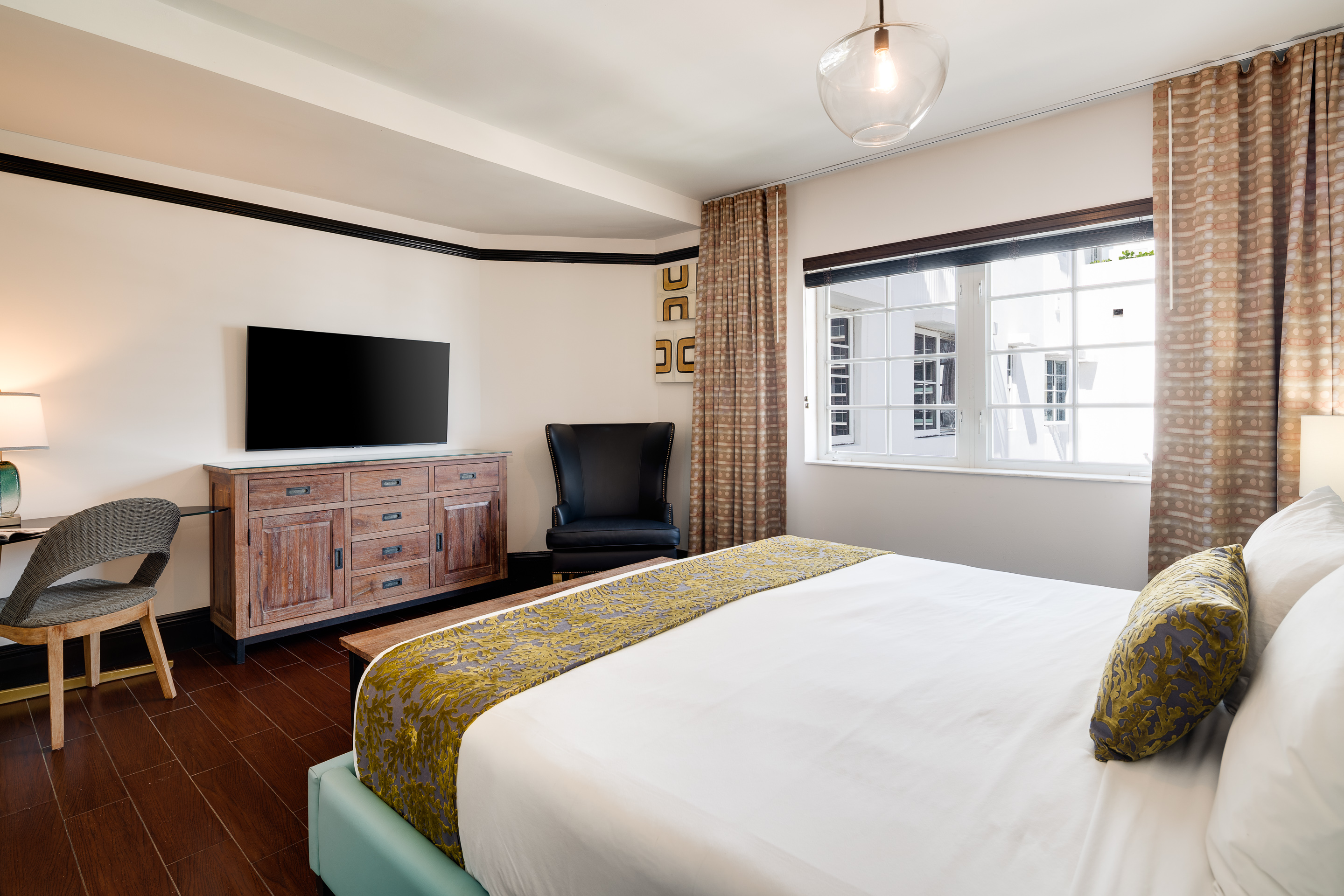 Double Pool View King Bed