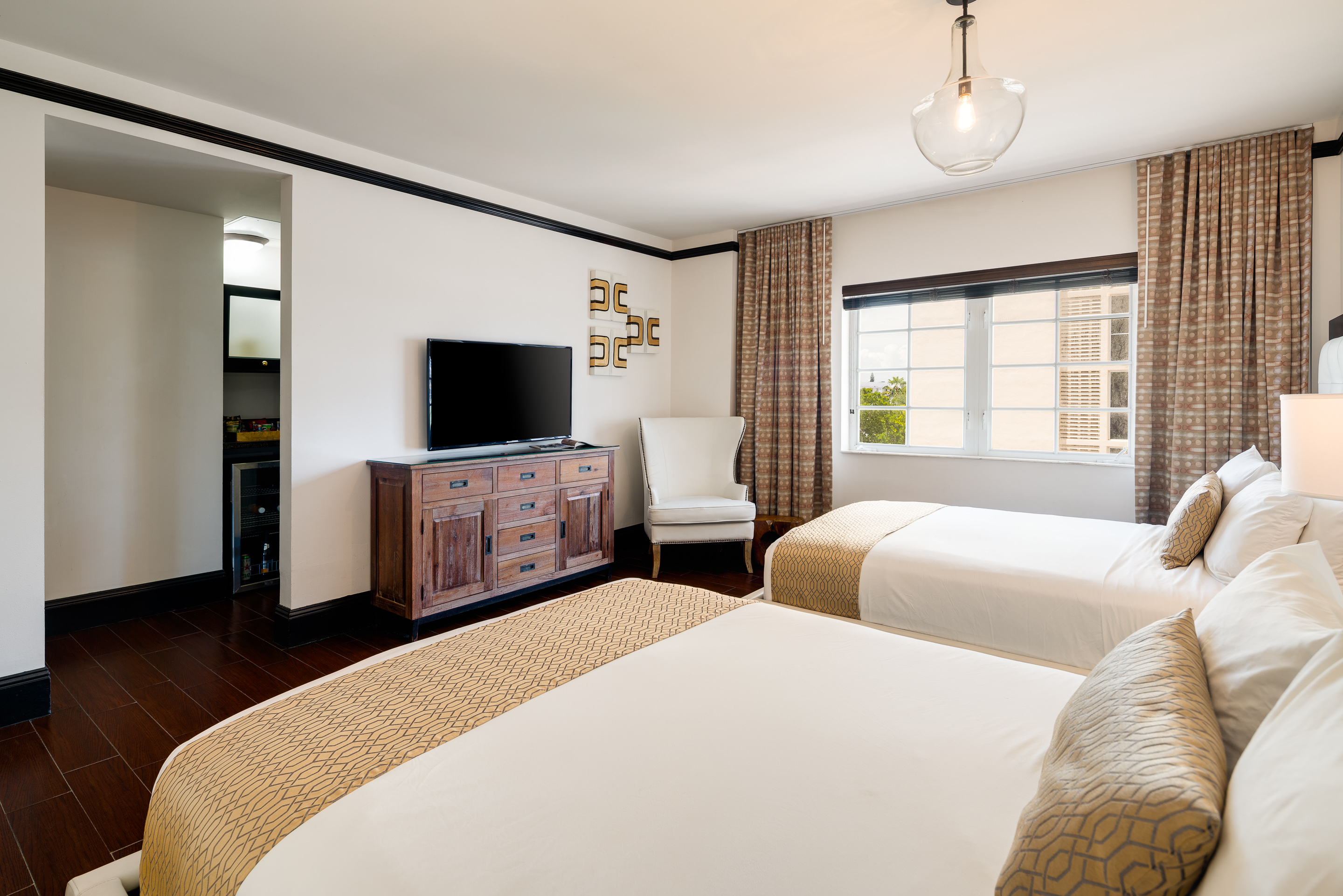 Double Queen Size Bed