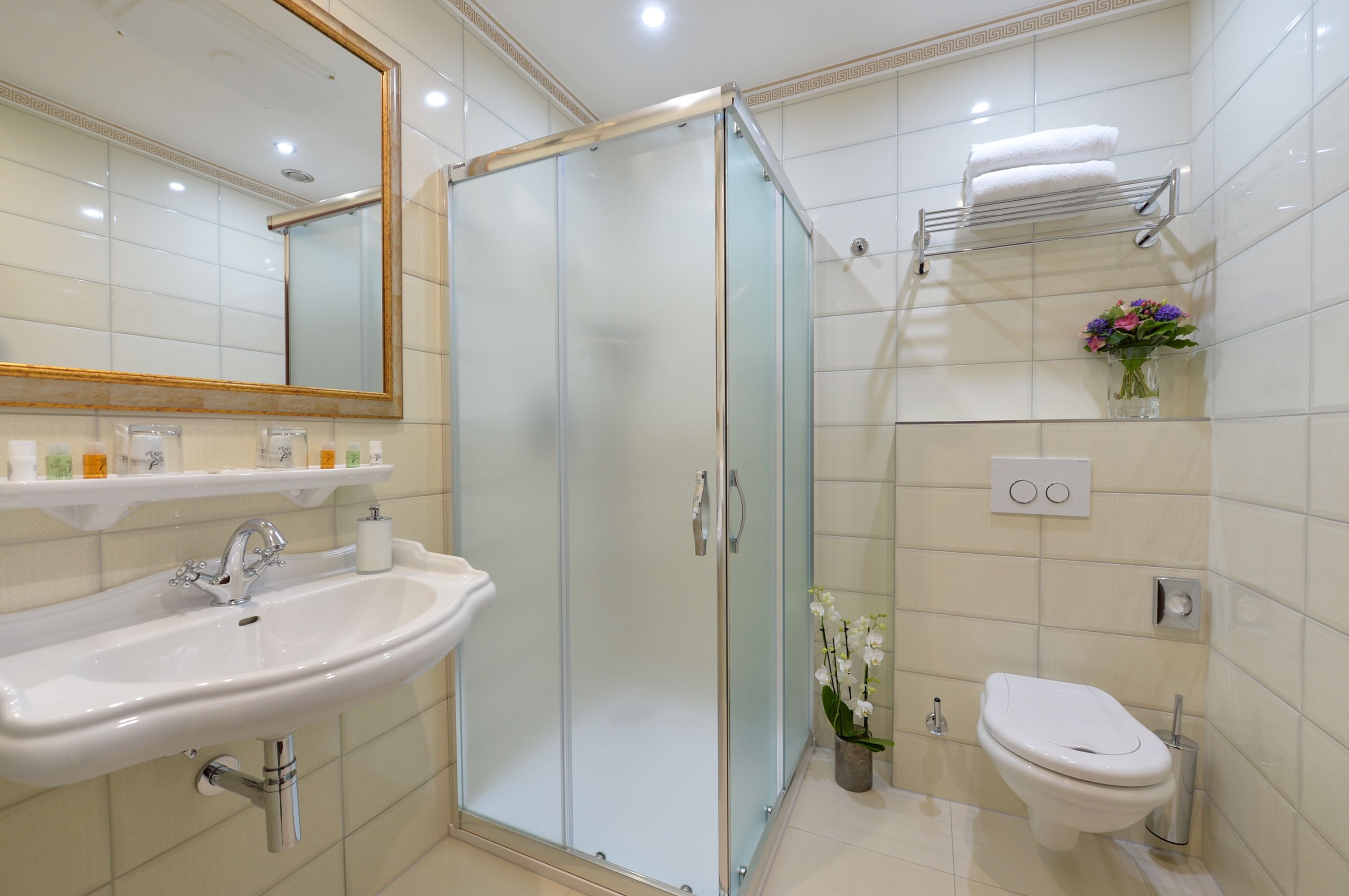 Double Queen Size Bed