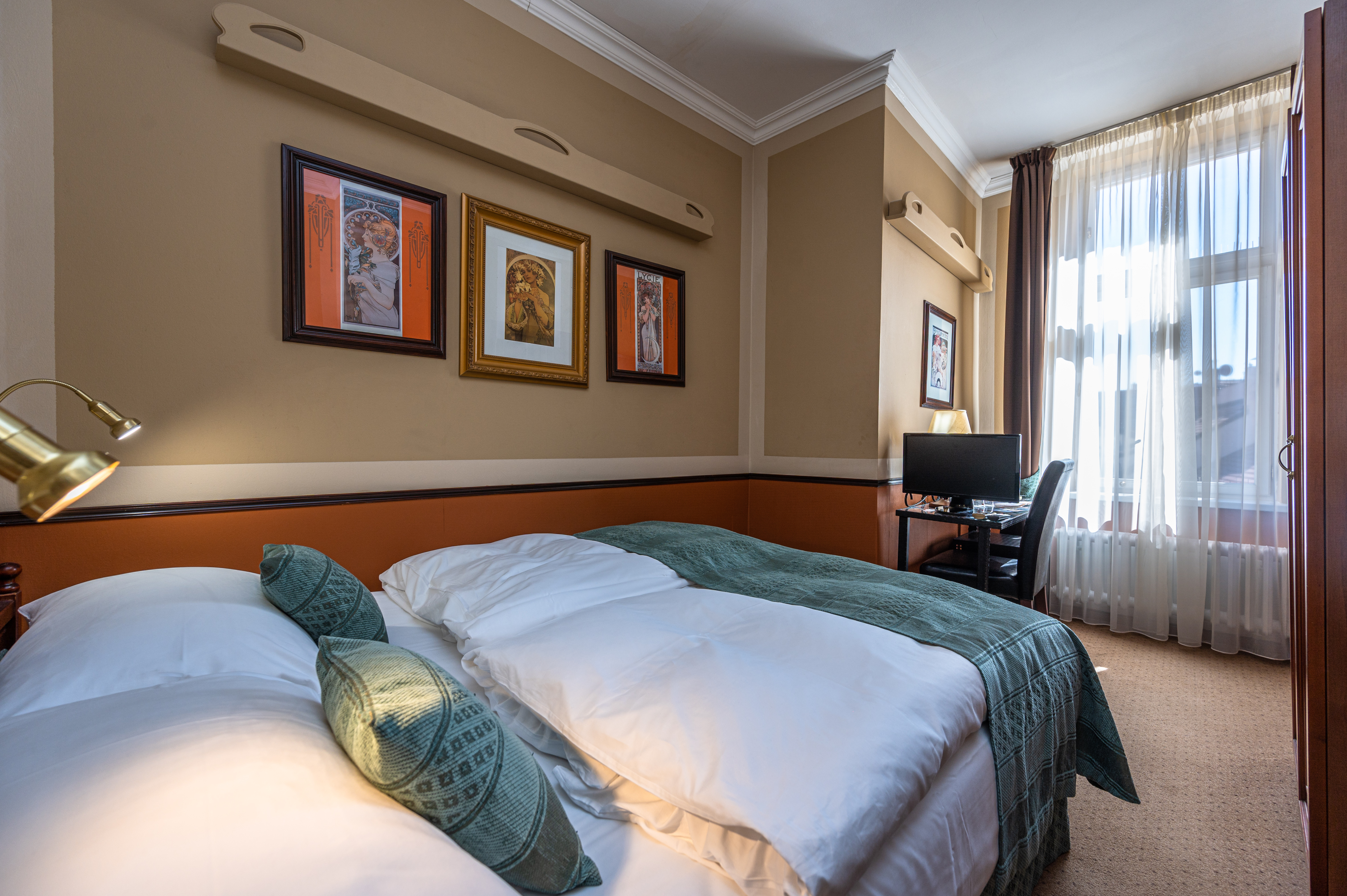 Double Queen Size Bed