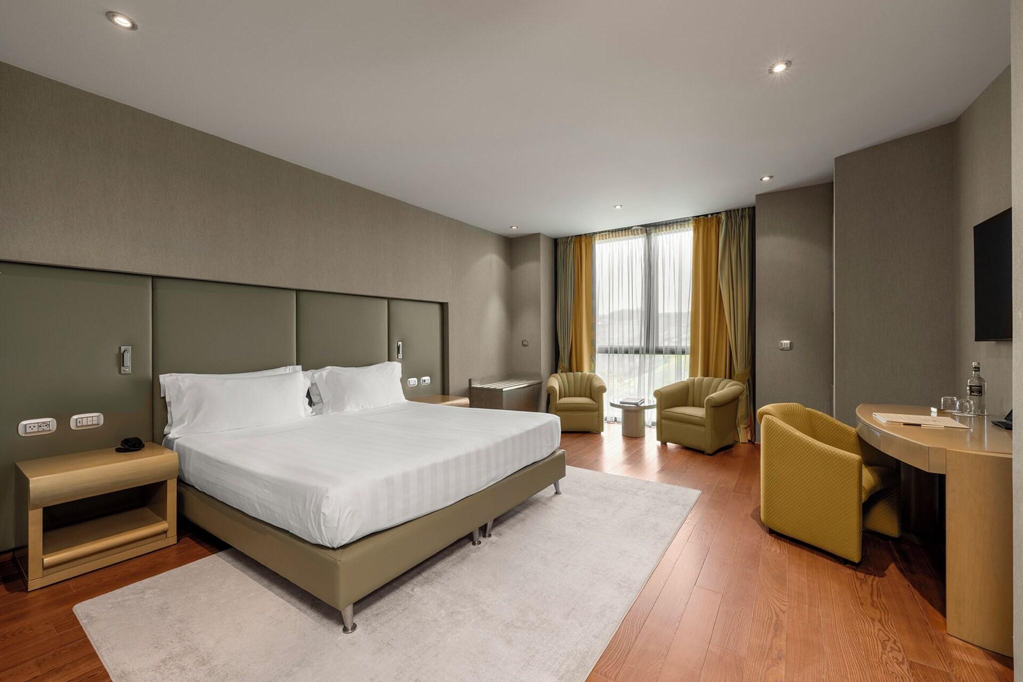 Double or Twin Deluxe King Bed