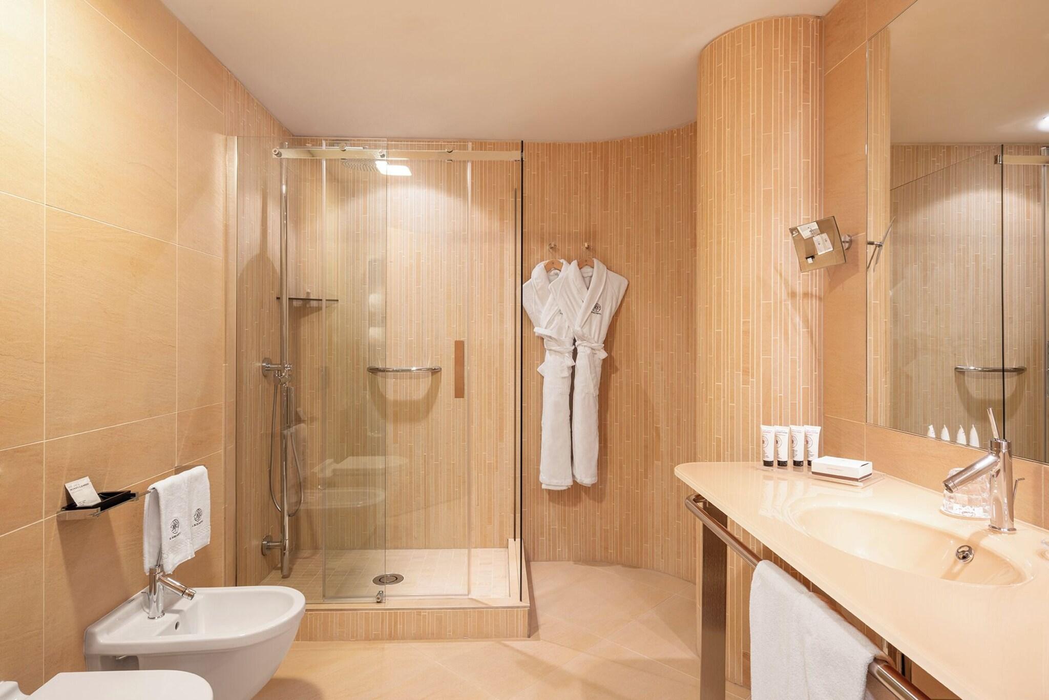 Double or Twin Deluxe Two Beds