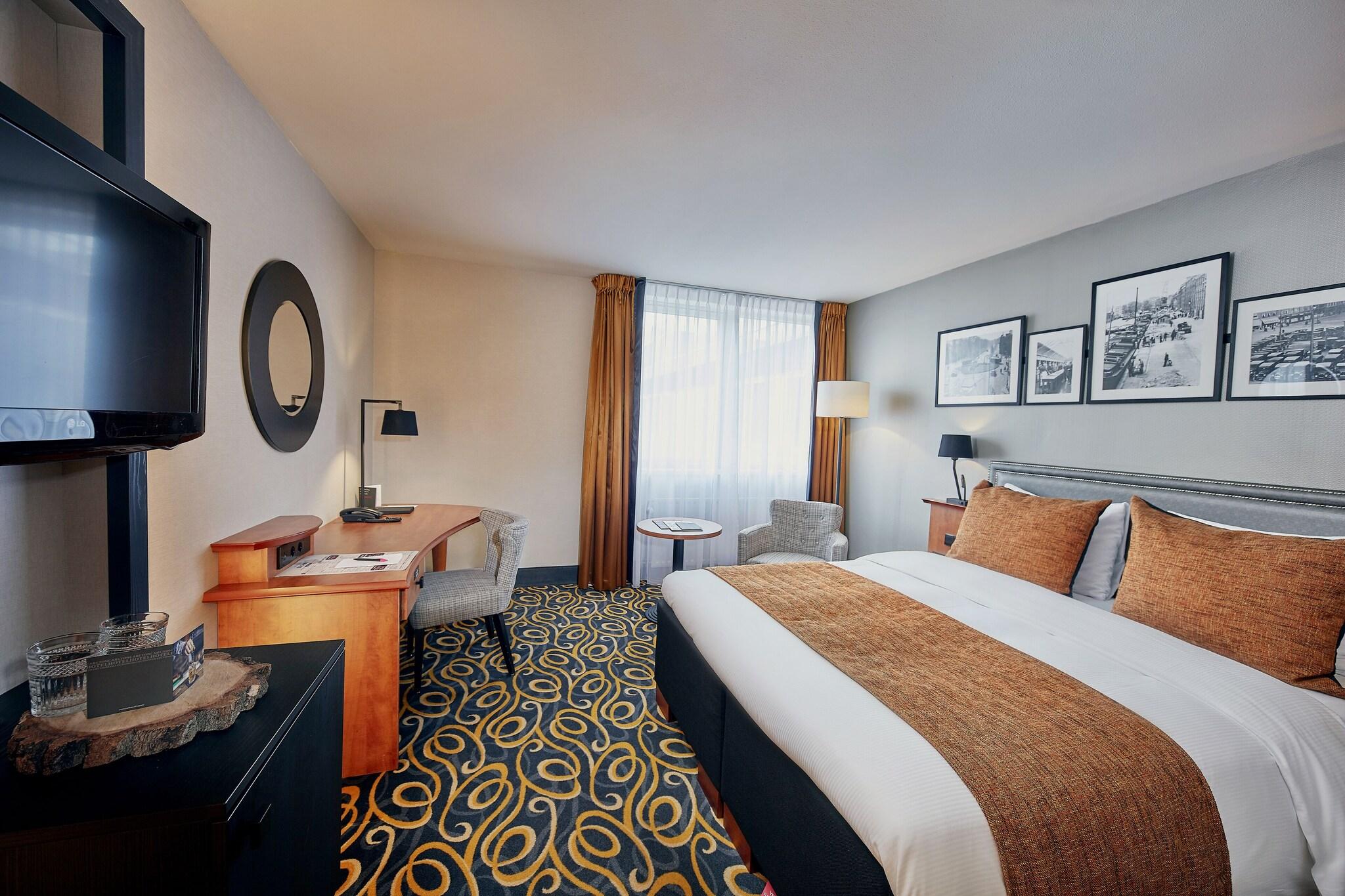 Double Queen Size Bed