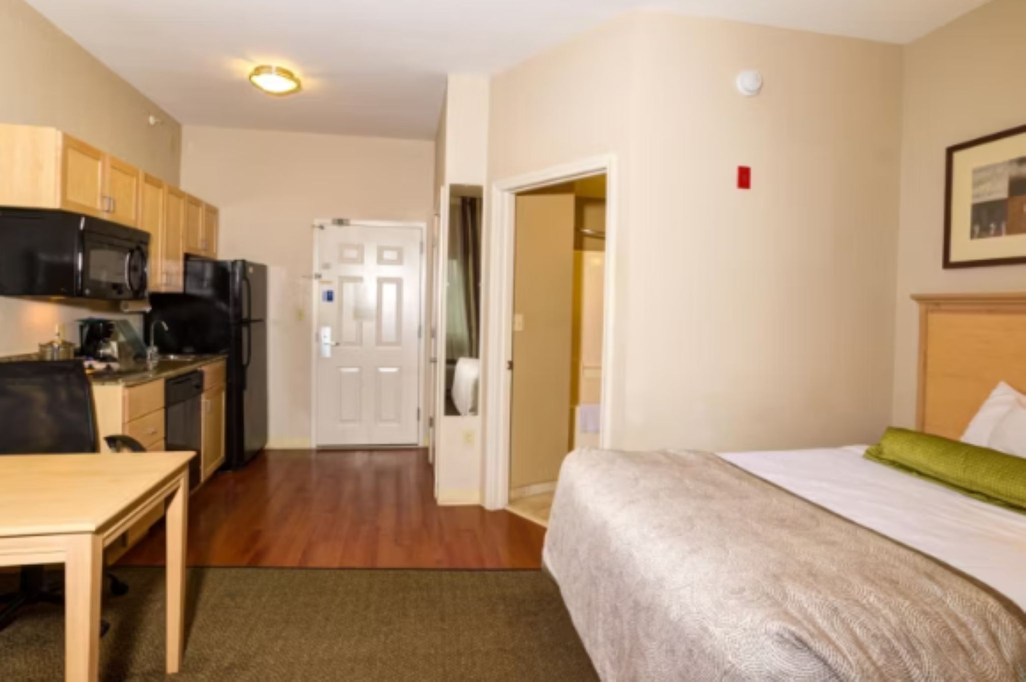 Studio Accessible-queen Size Bed