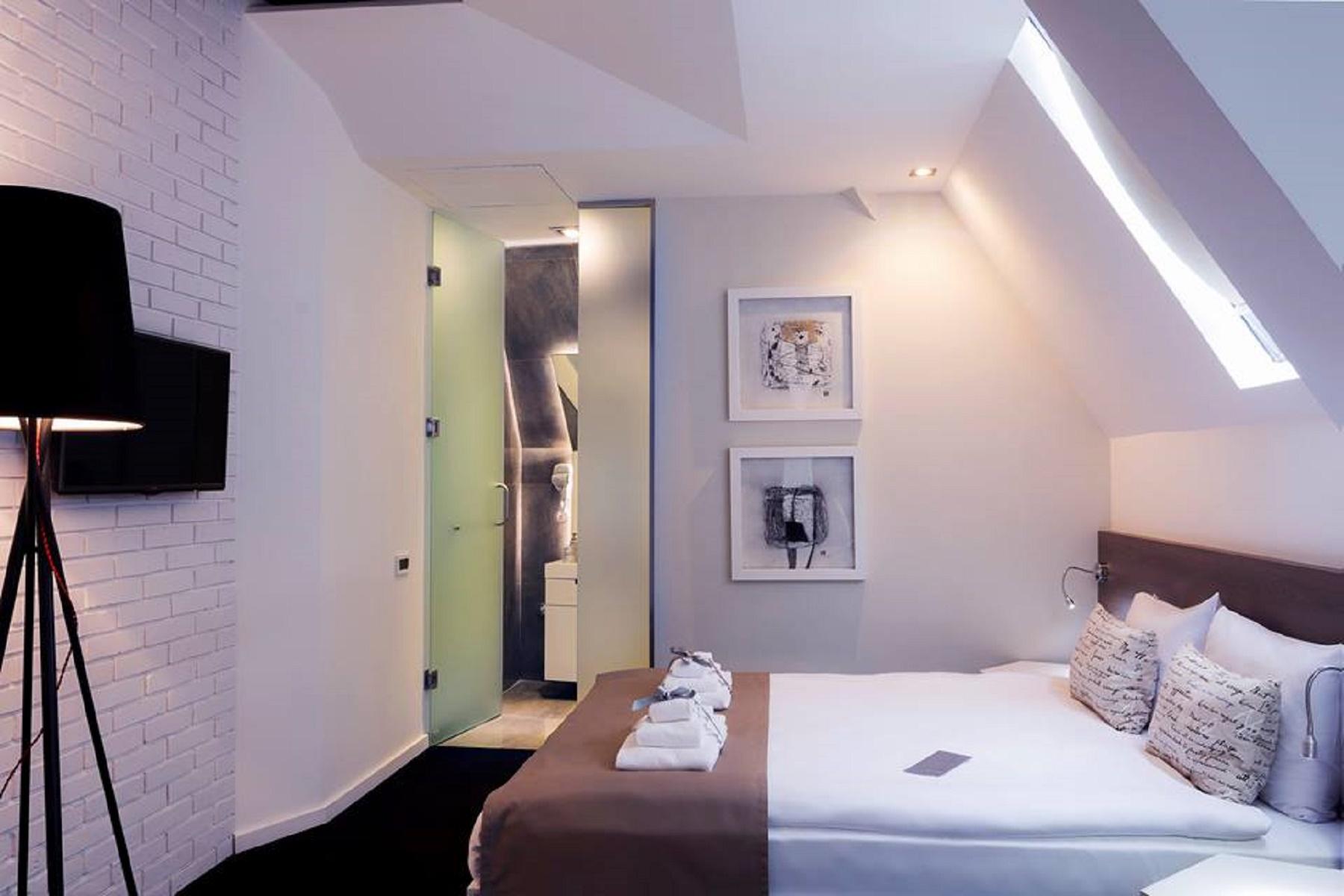 Double or Twin Standard