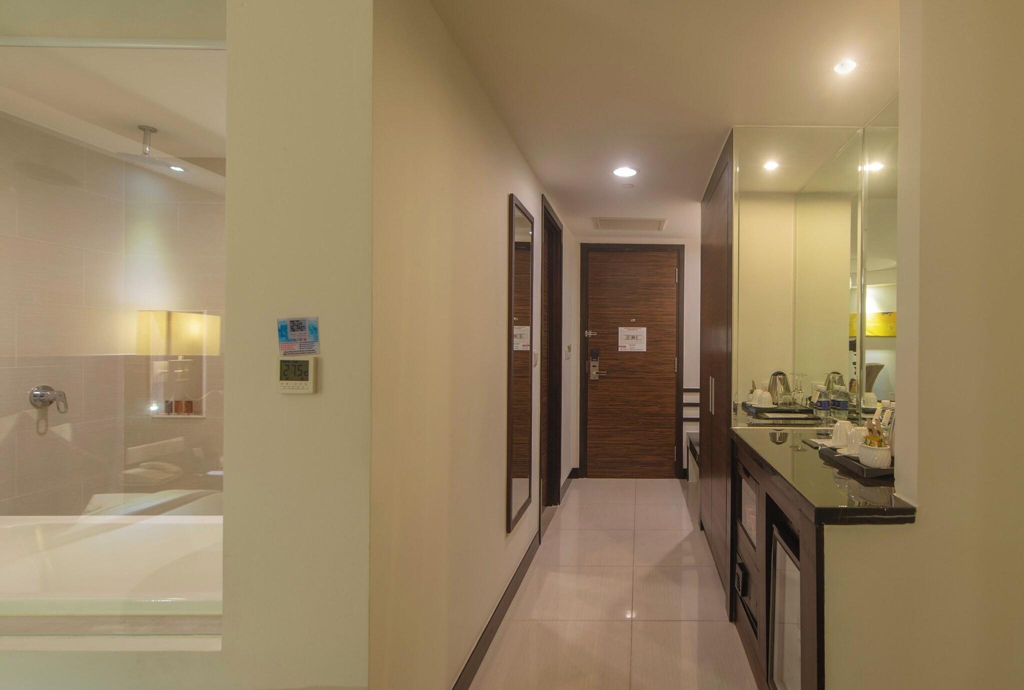 Suite Ocean View Queen Bed