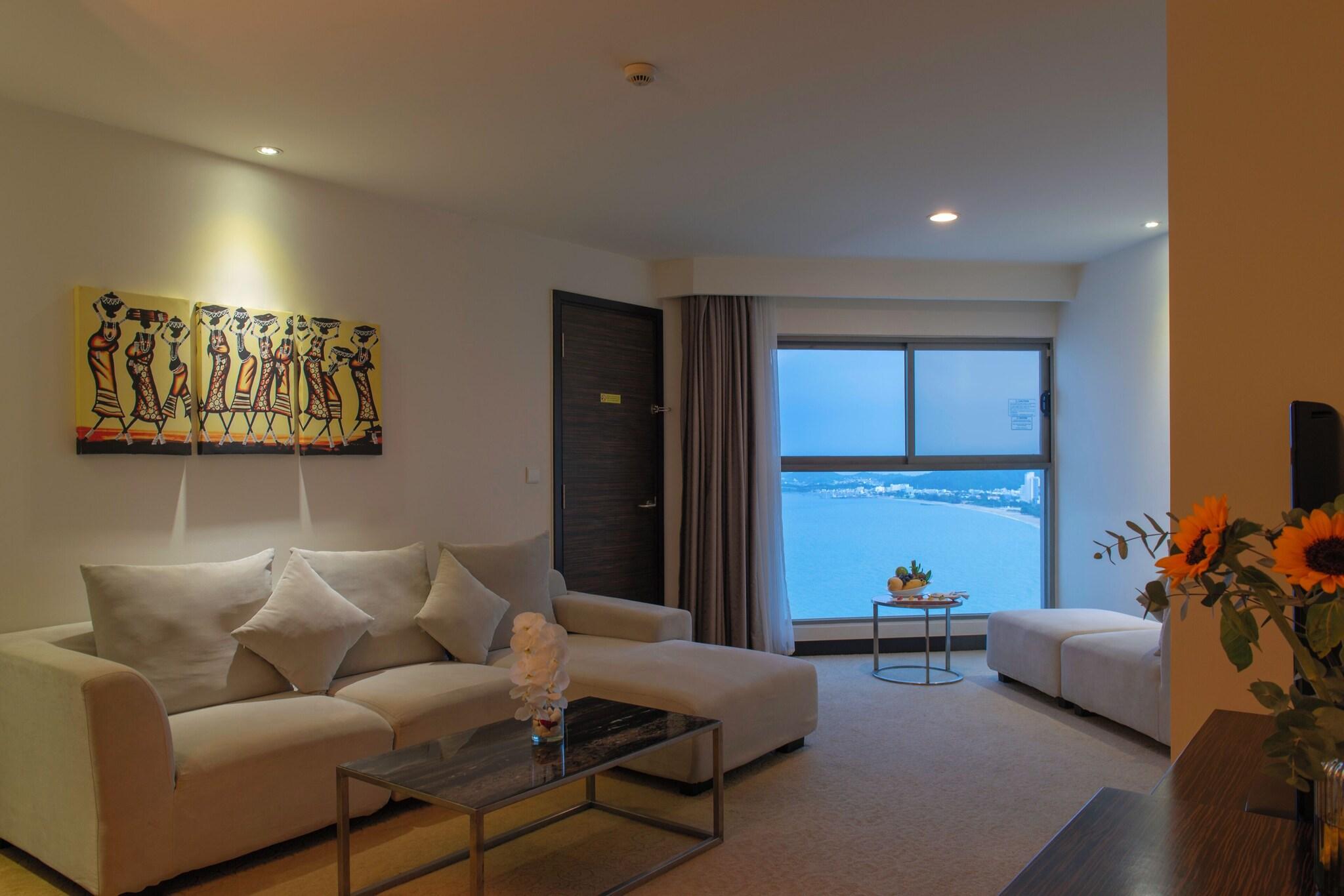 Suite Ocean View Queen Bed