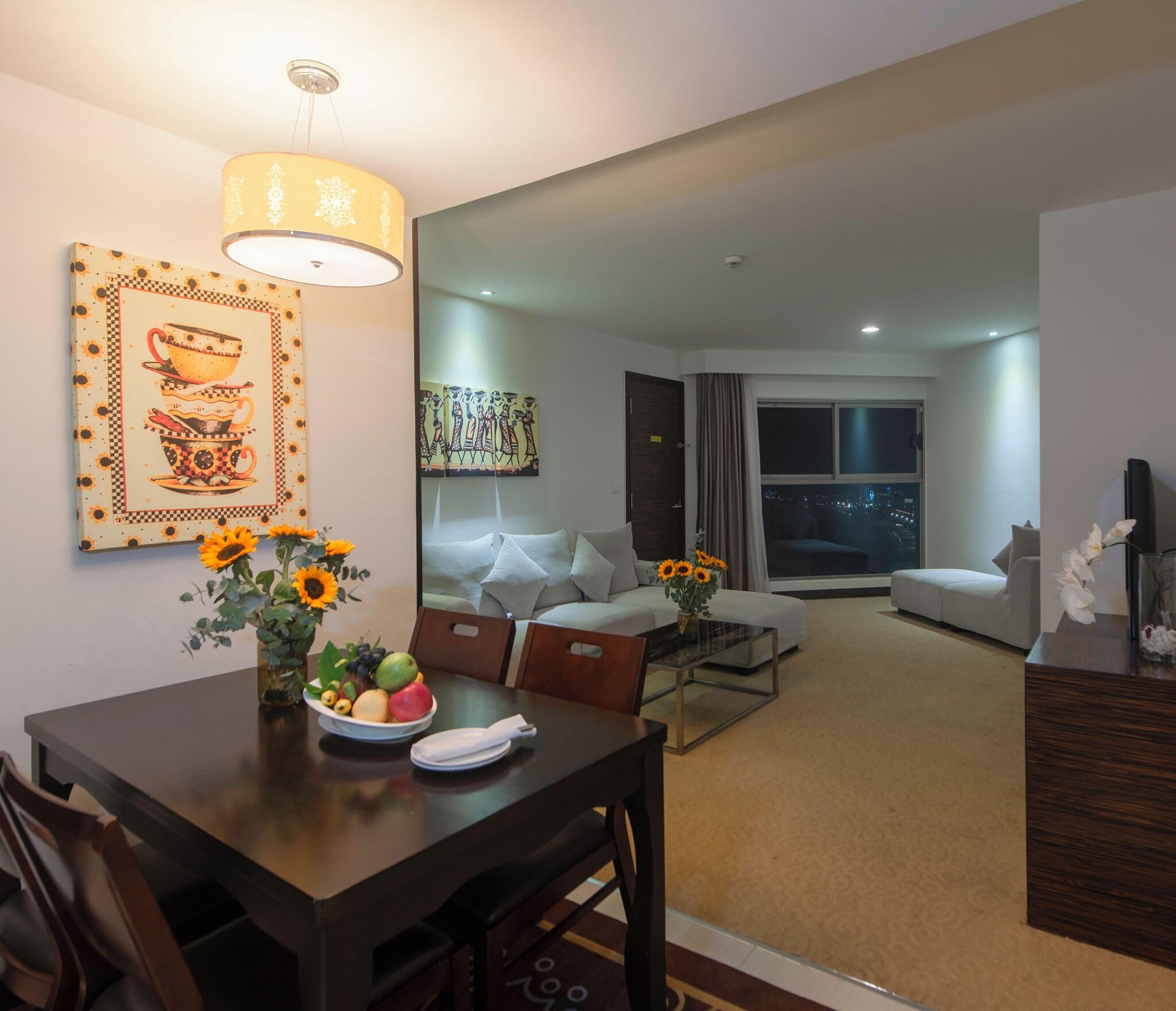 Suite Ocean View Queen Bed