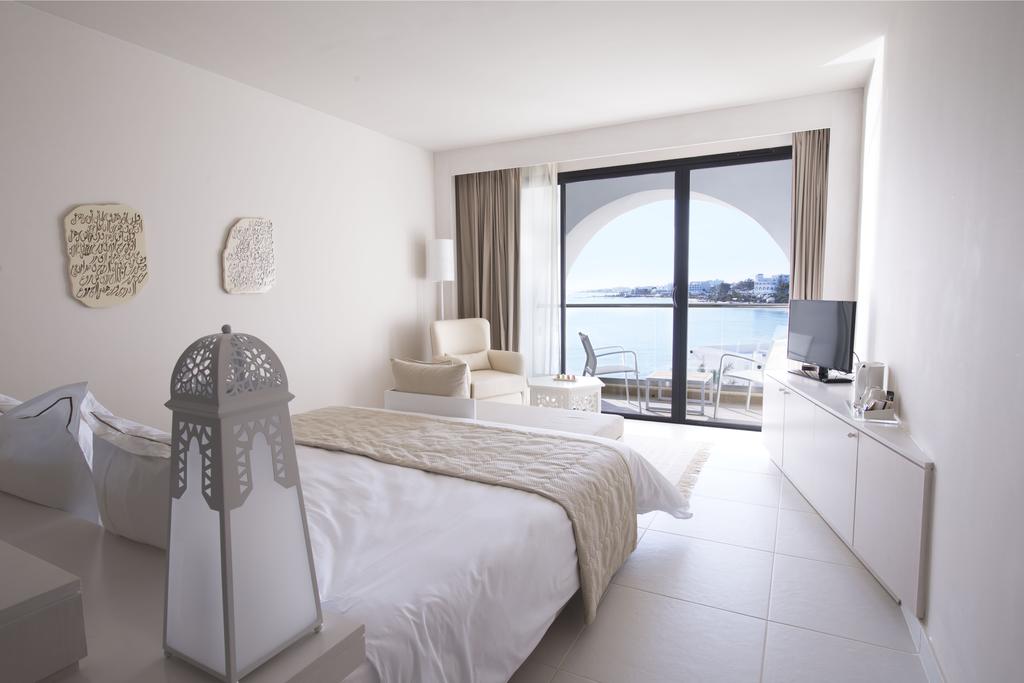 Junior Suite Sea View Pool View