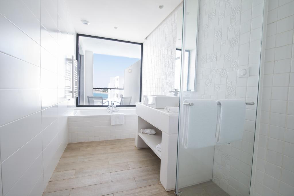 Junior Suite Sea View Pool View