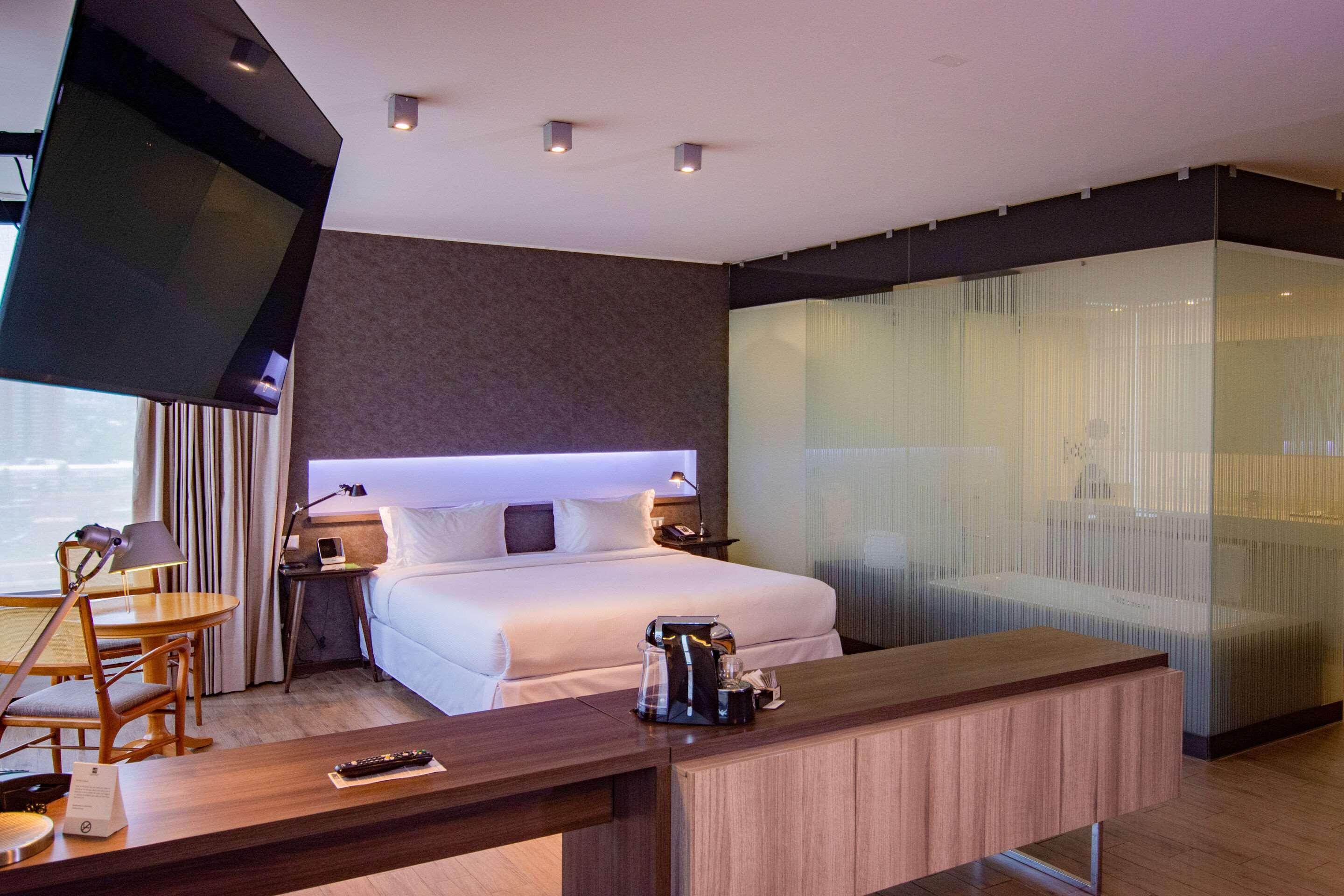 Suite King Size Bed