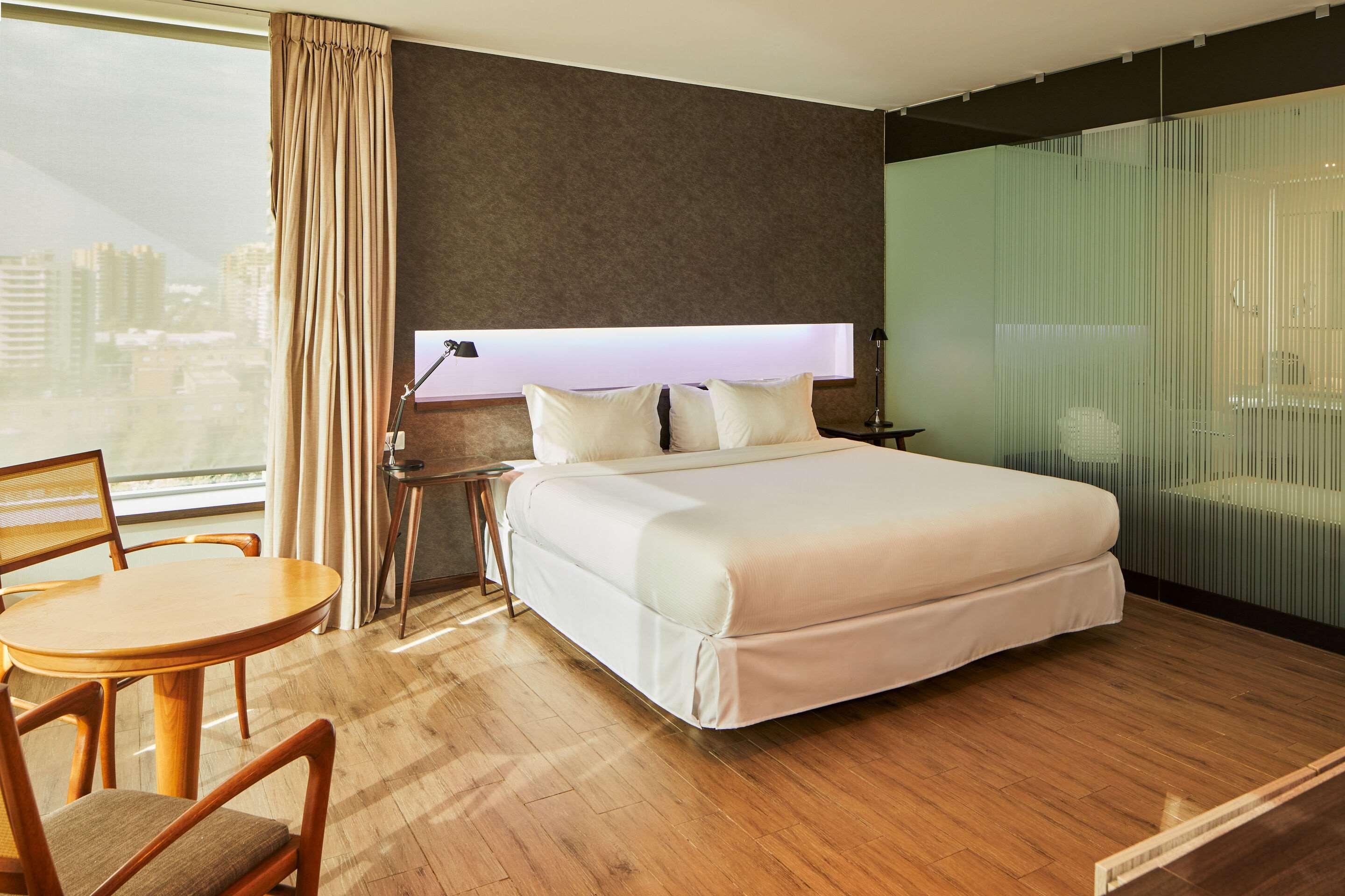 Suite King Size Bed