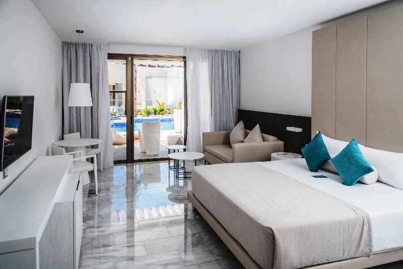 Junior Suite Pool View