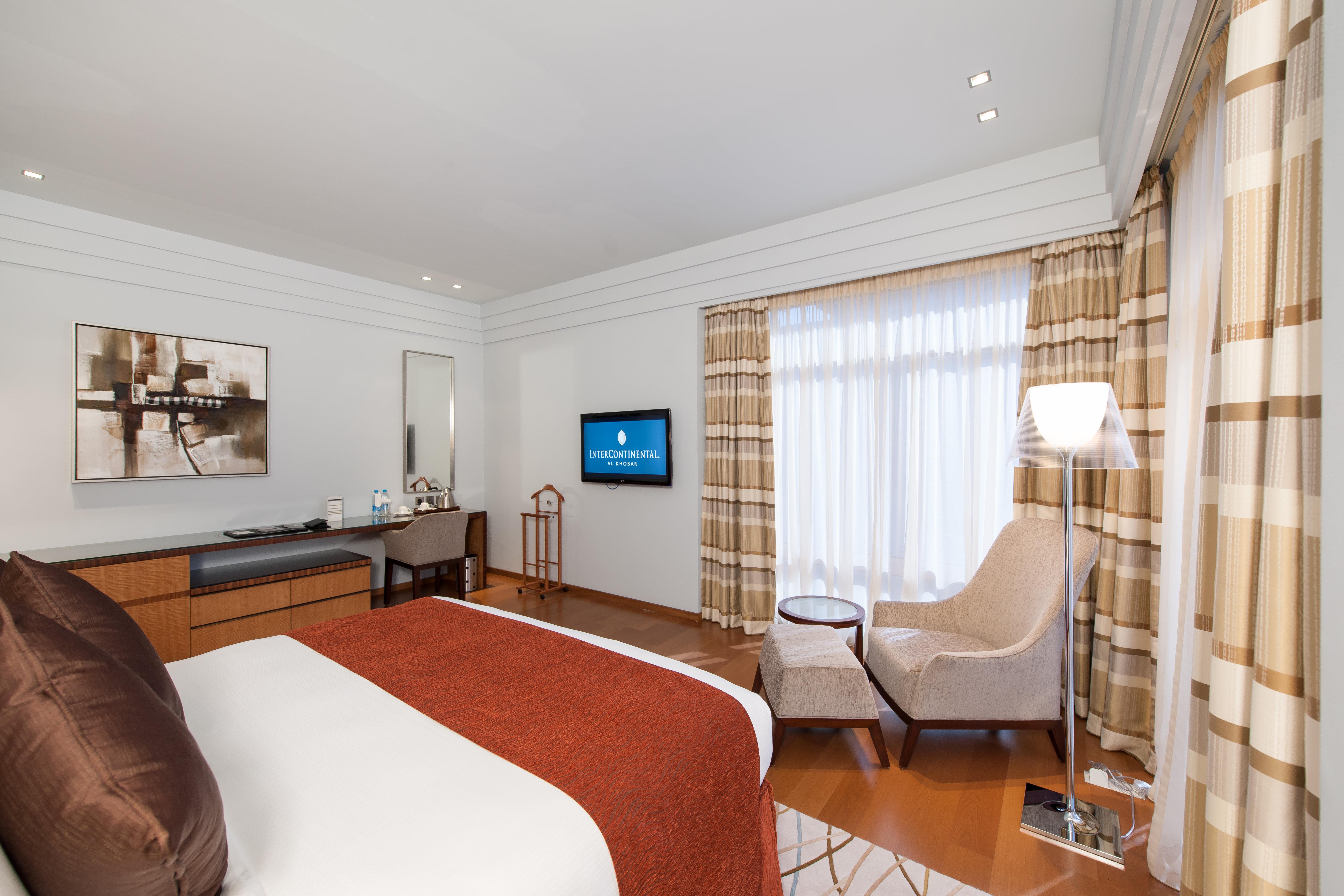 Junior Suite Queen Size Bed