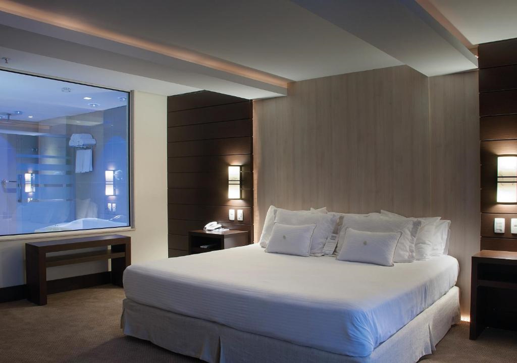 Suite King Size Bed