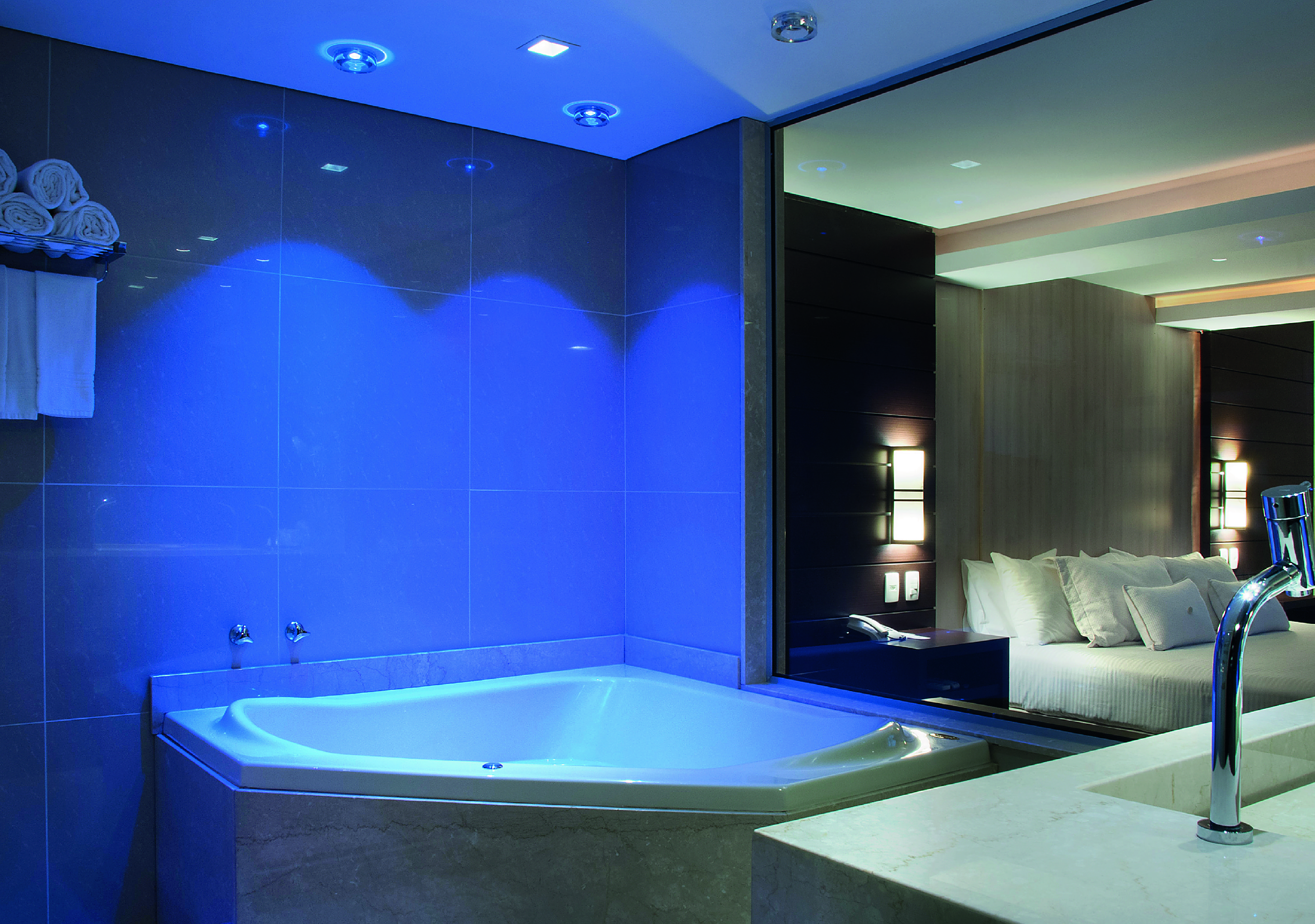Suite King Size Bed