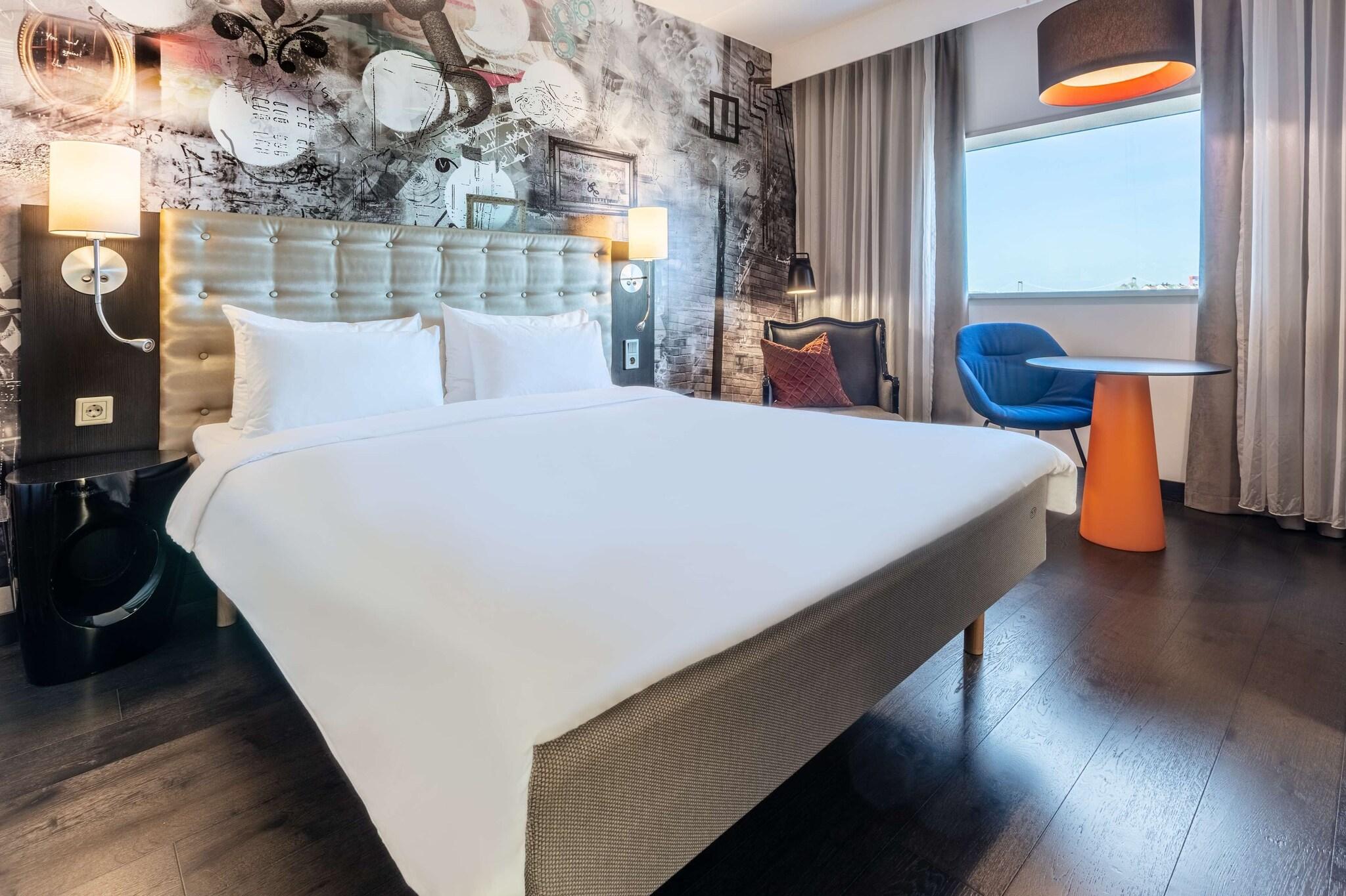 Double Queen Size Bed