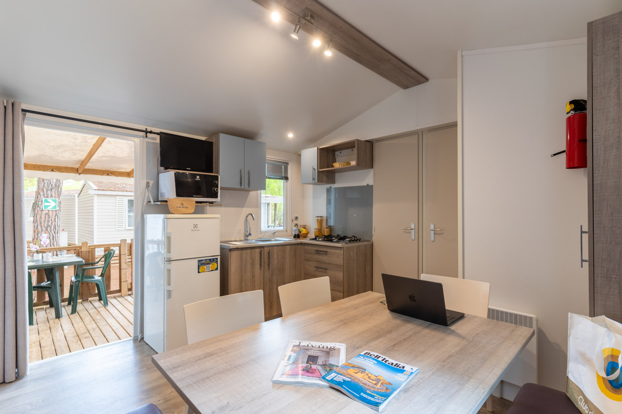 Lodge Superior Capacity 4