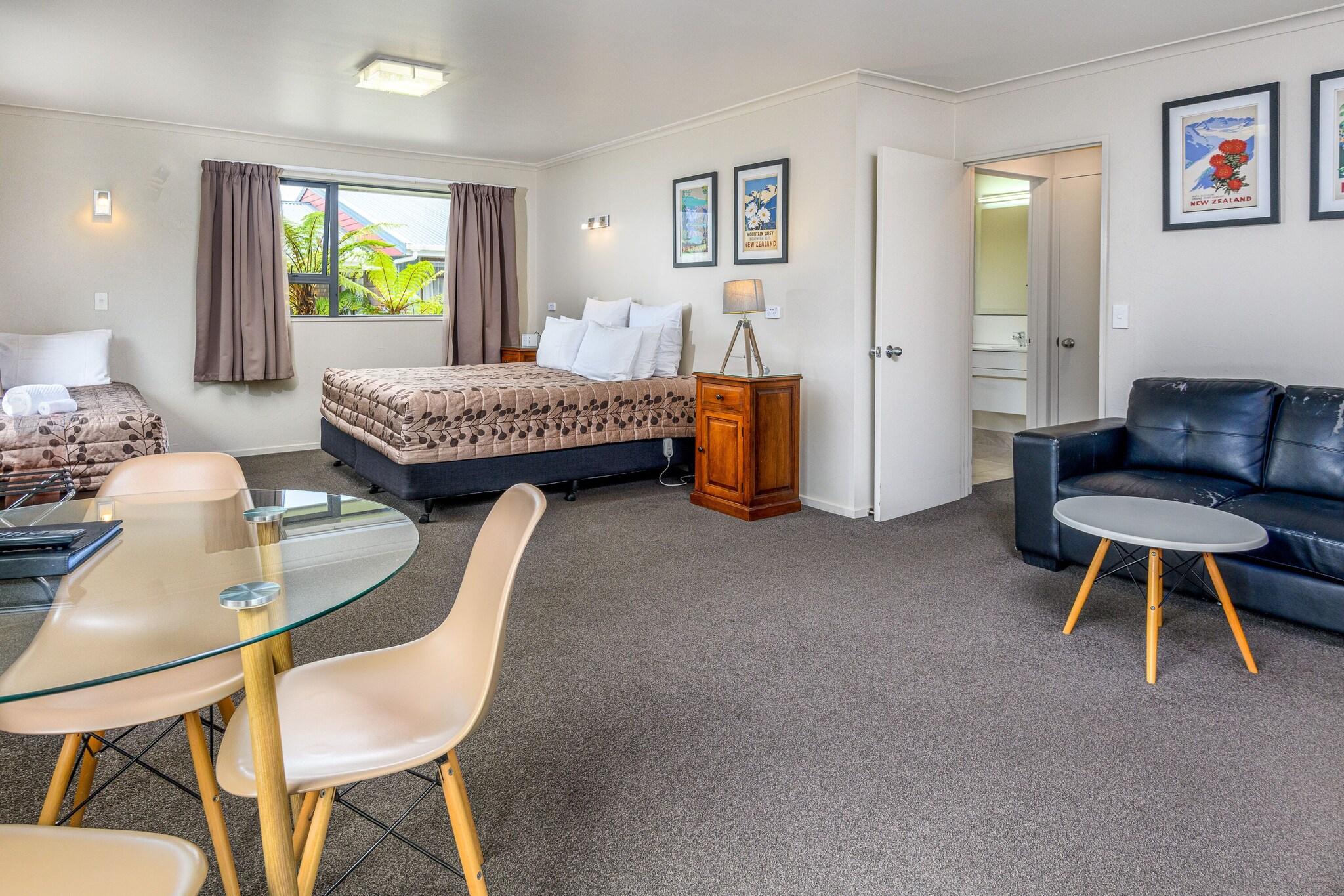 Studio with Kitchenette with Views